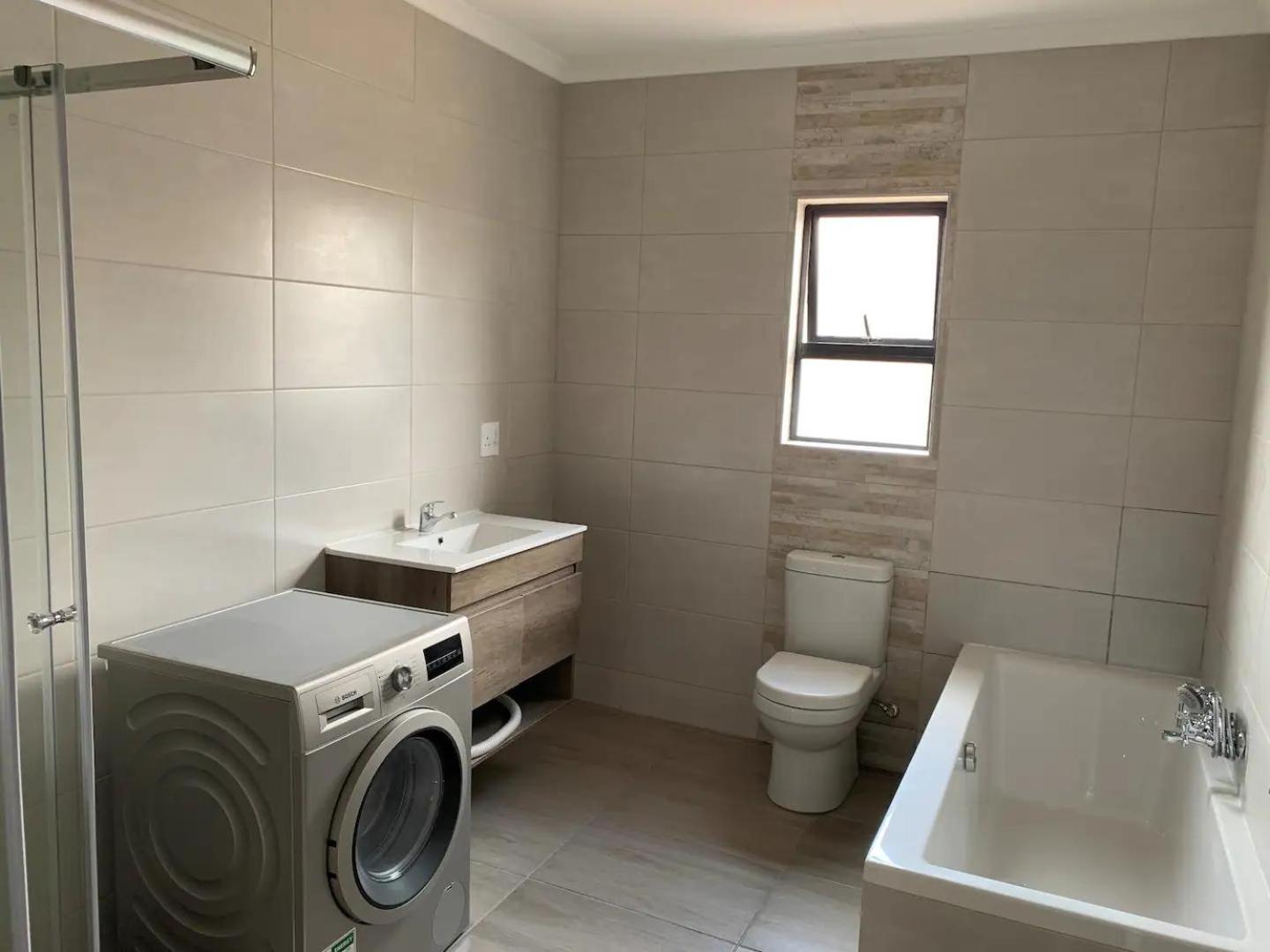 Deluxe Holiday Home photo 2