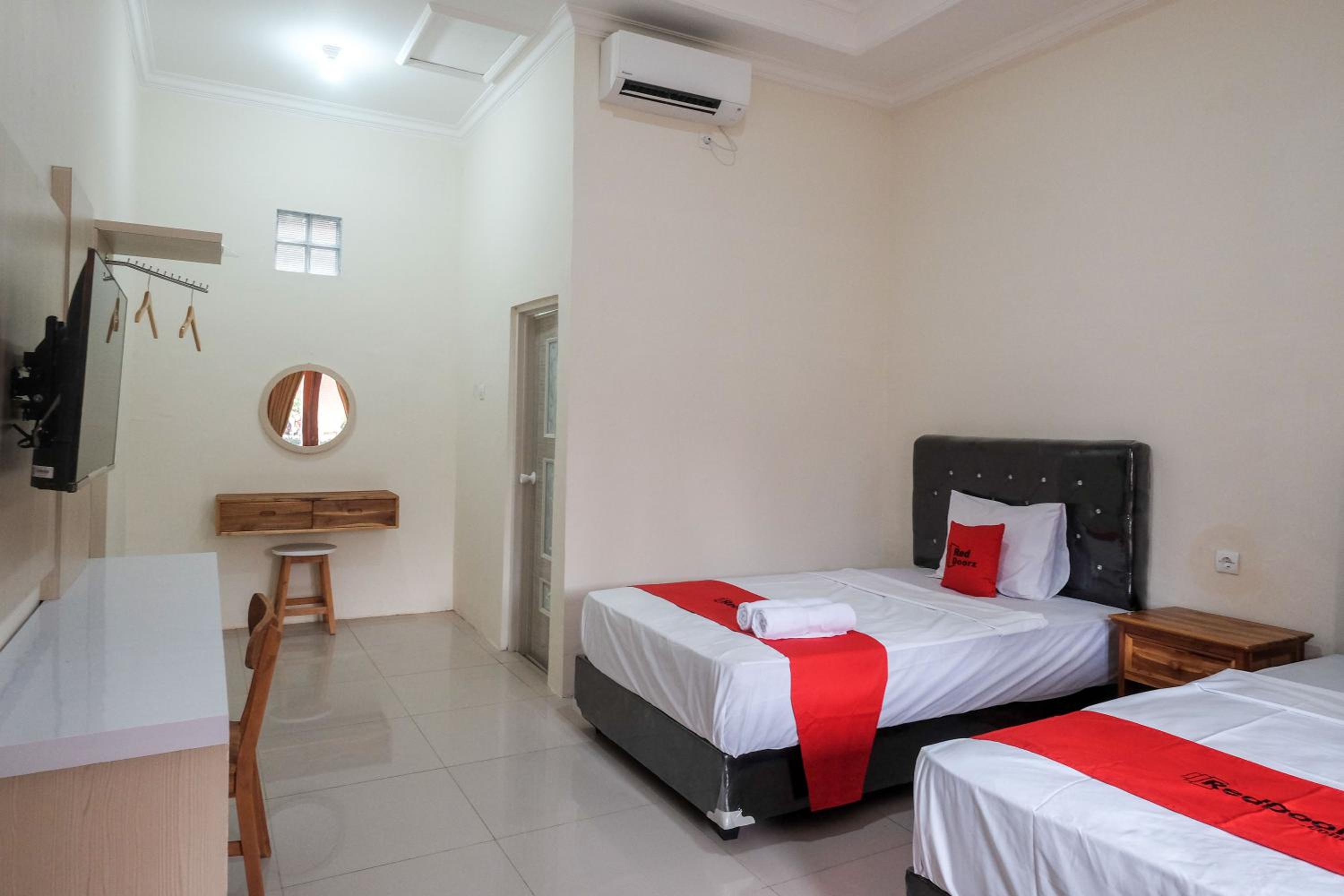 Twin Room - Photo 11