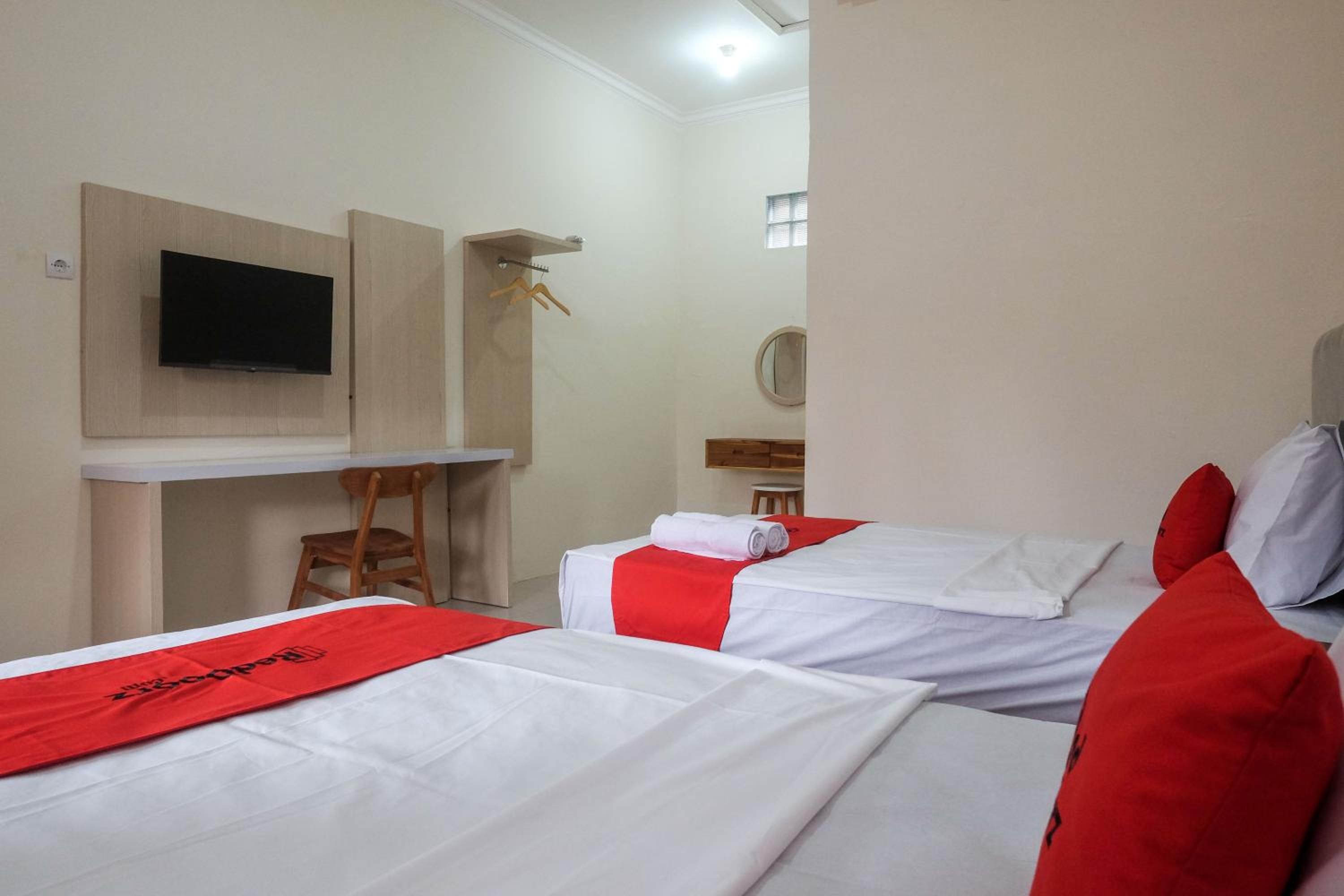 Twin Room - Photo 9