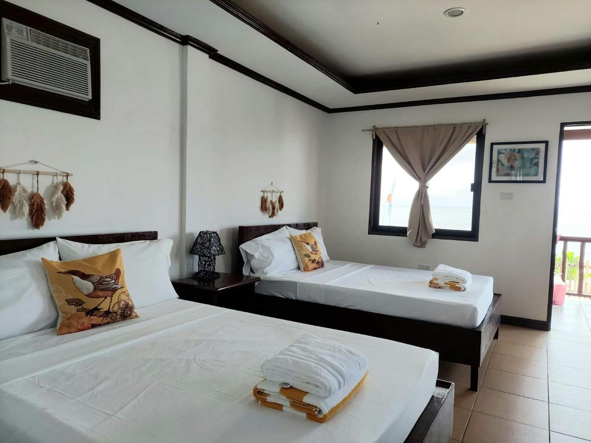 Superior Beachfront Bungalow - Photo 1