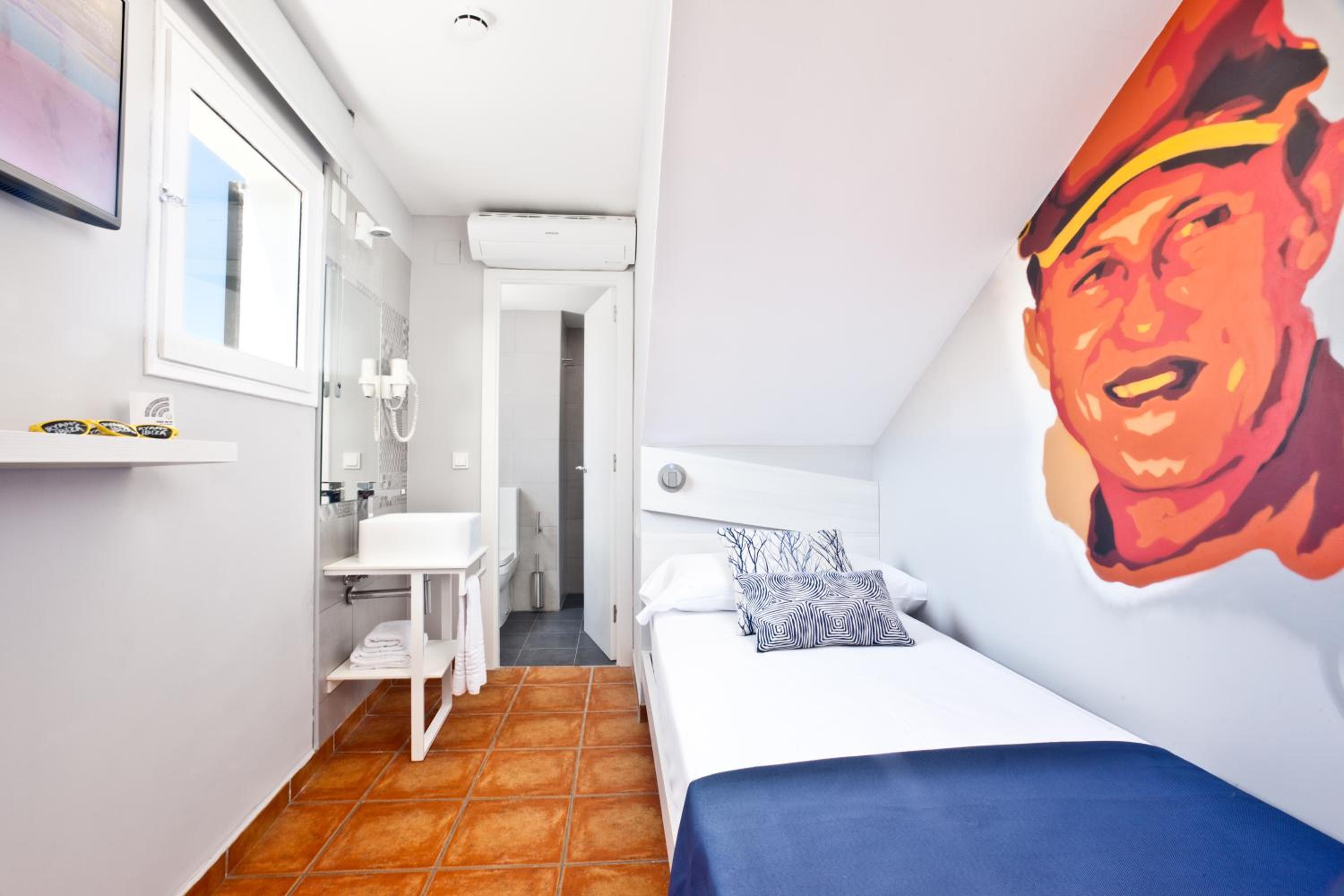 Single Room photo 2