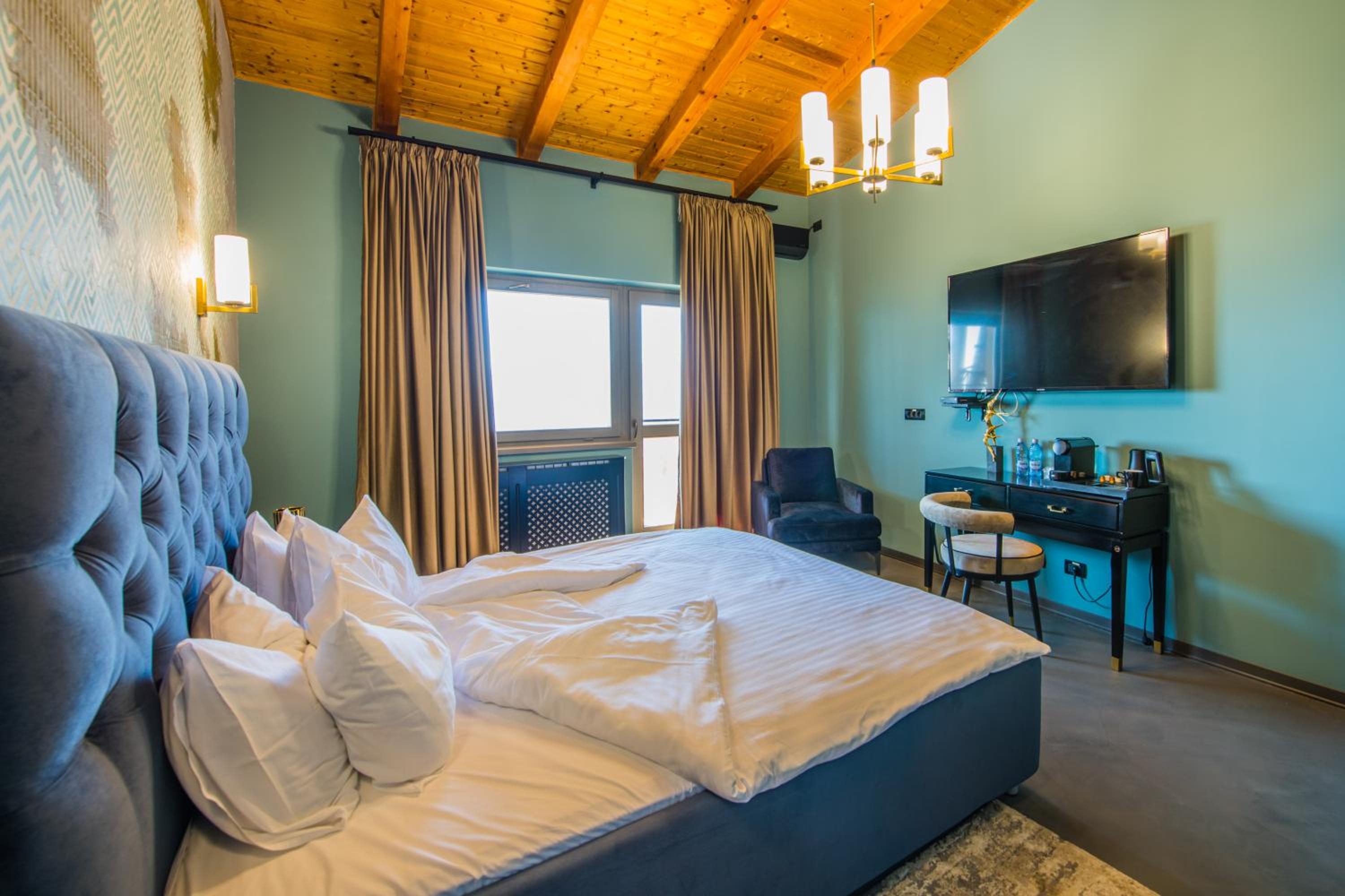 Double or Twin Room with Mountain View