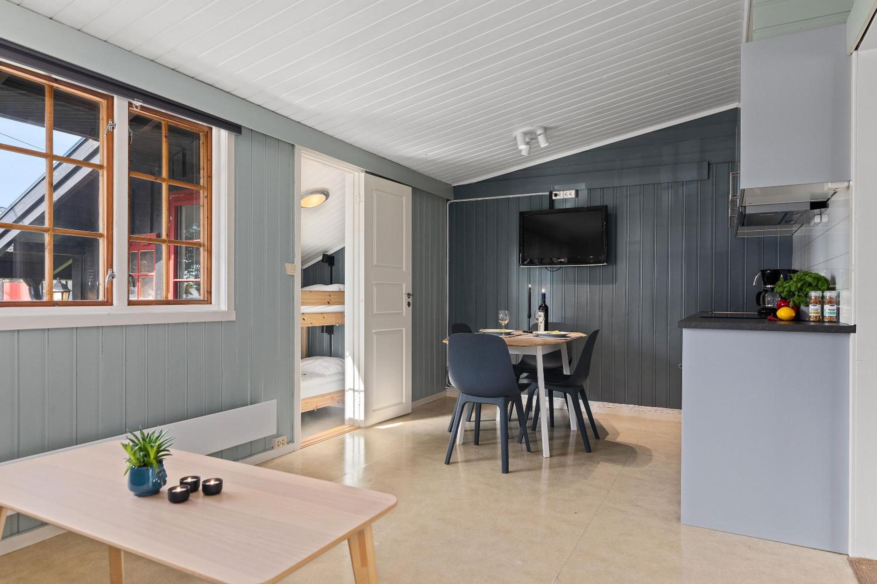 Two-Bedroom Cottage - Photo 2