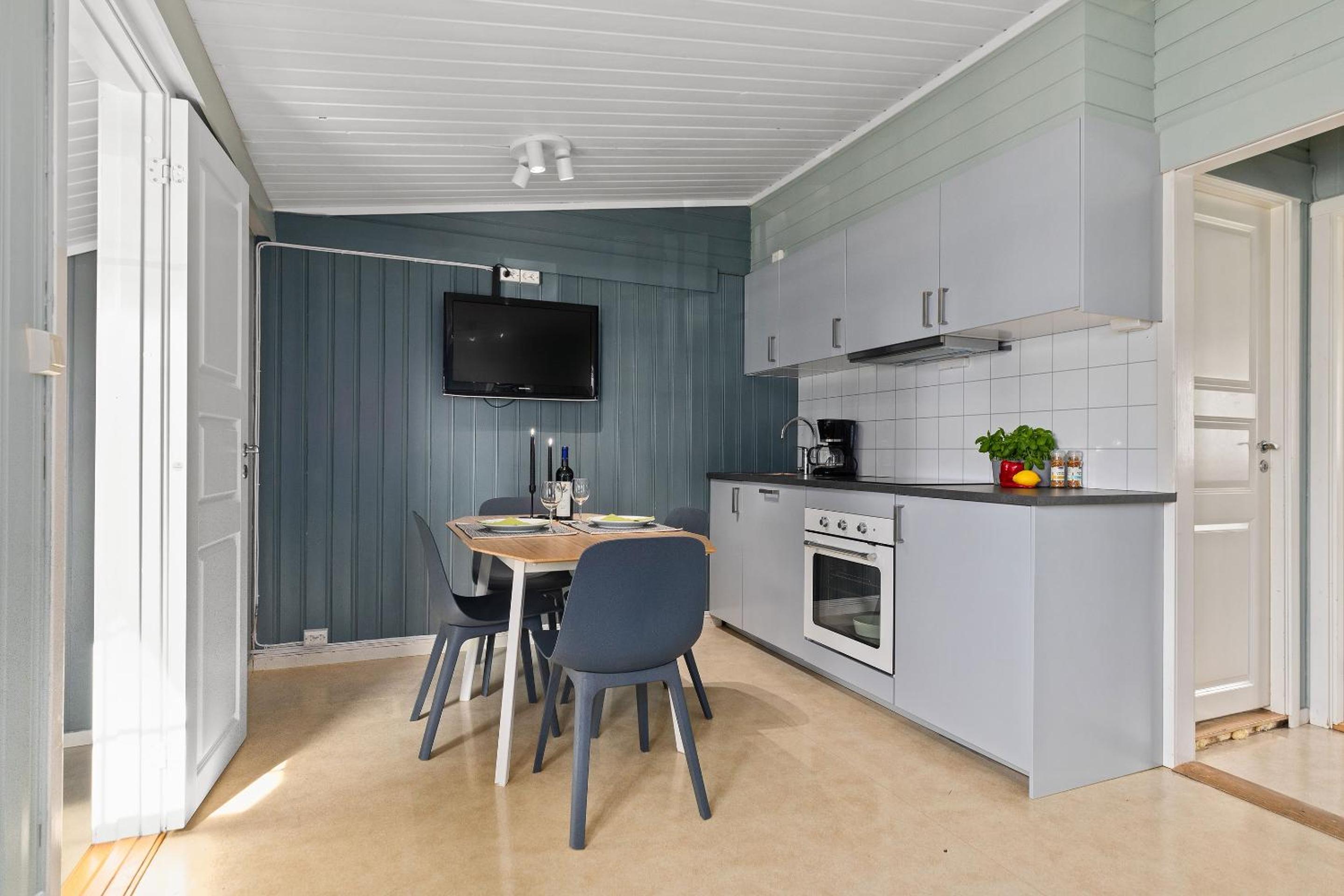 Two-Bedroom Cottage - Photo 4