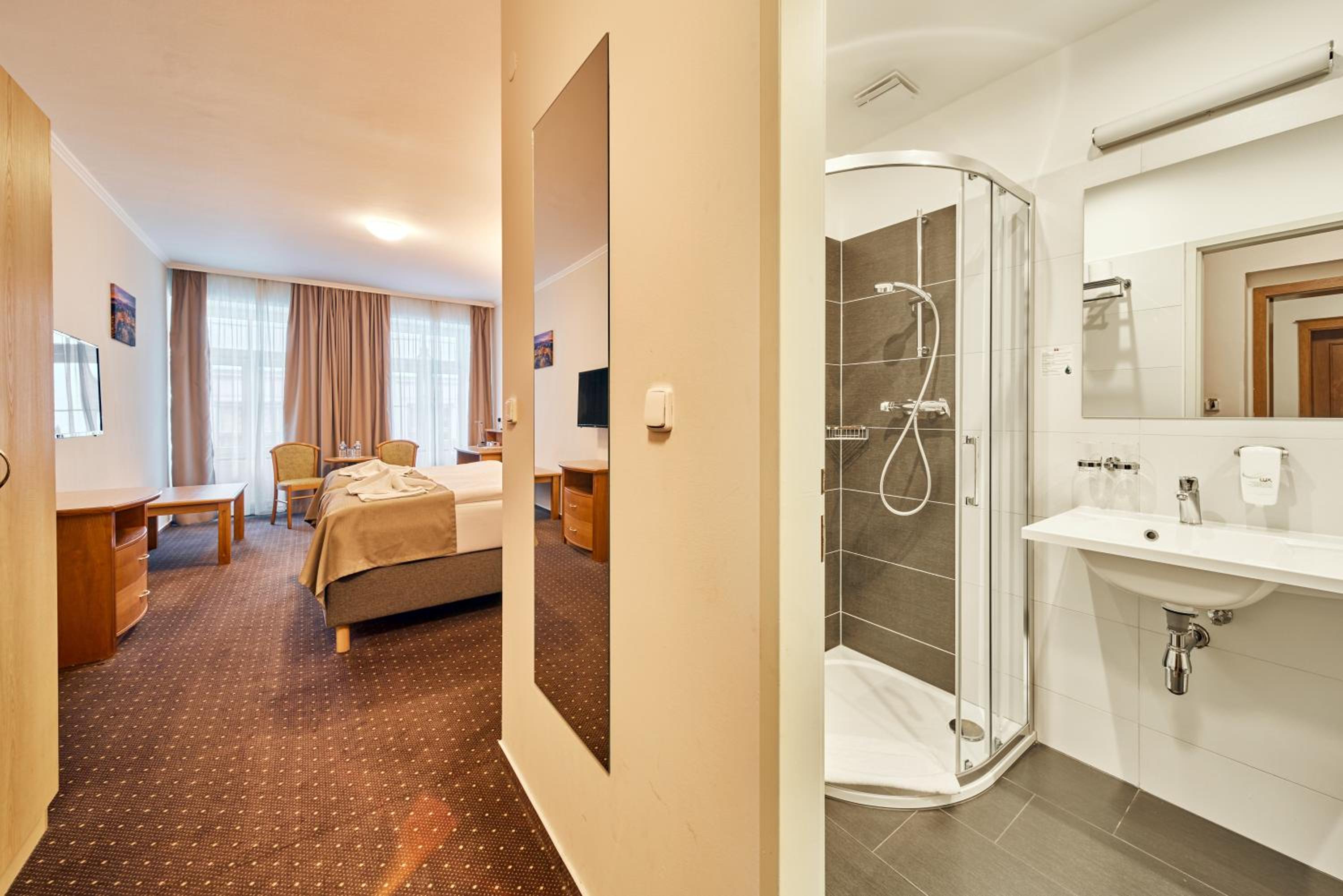 Superior Double Room with Extra Bed photo 3
