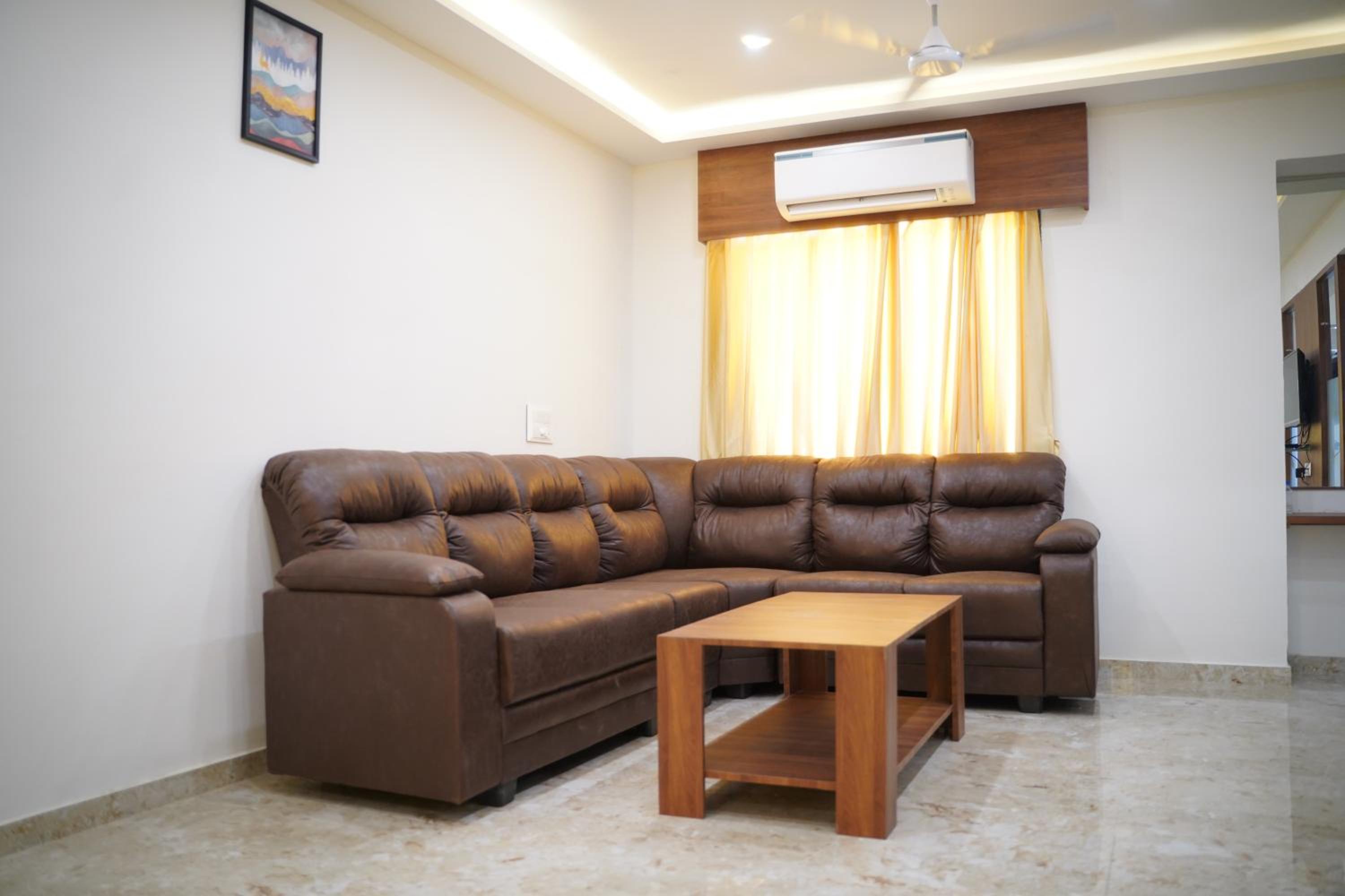 Executive Suite - Photo 13