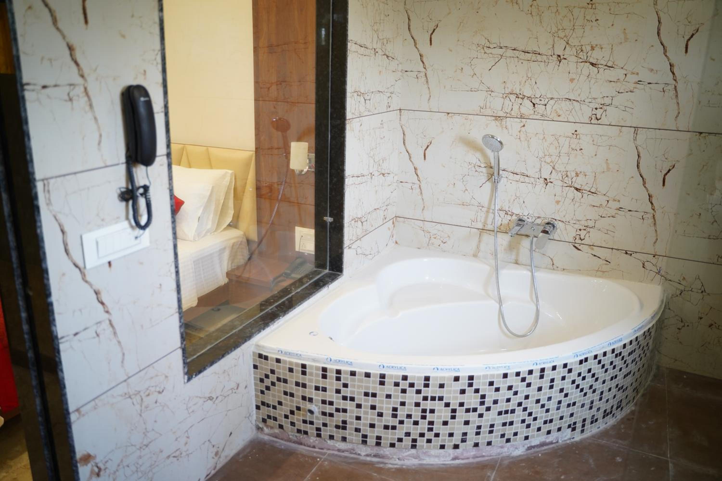 Executive Suite - Photo 10
