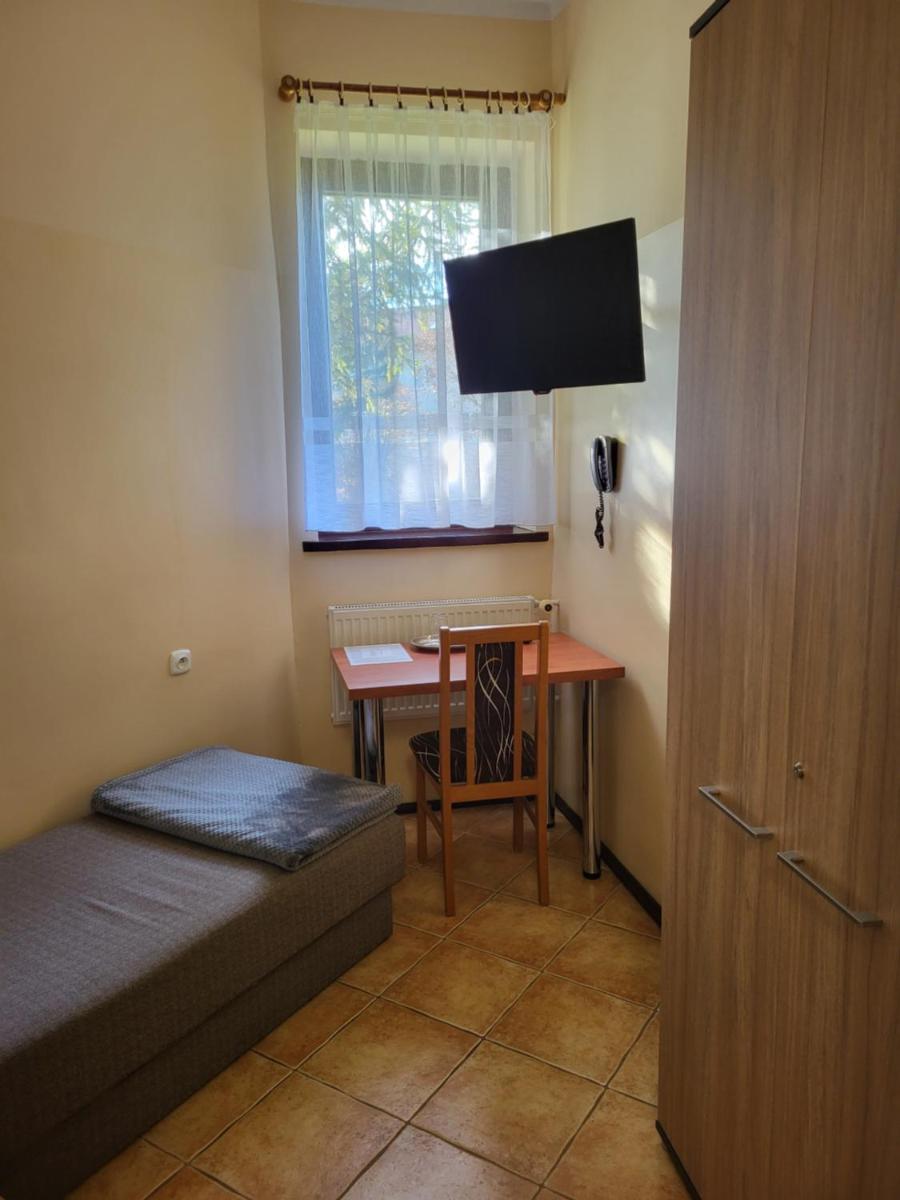 Single Room with Shared Bathroom photo 1