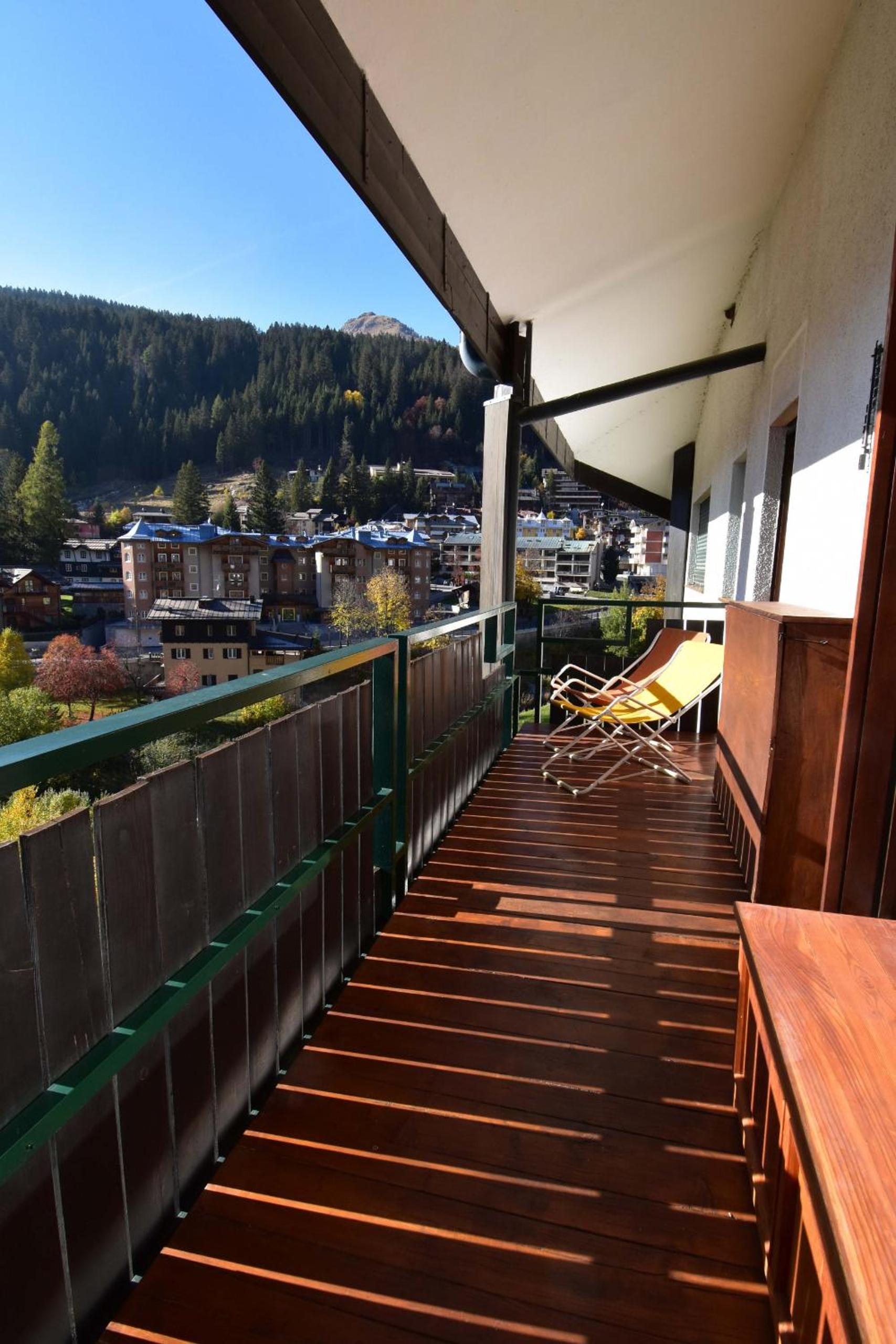 Apartment with Balcony photo 3