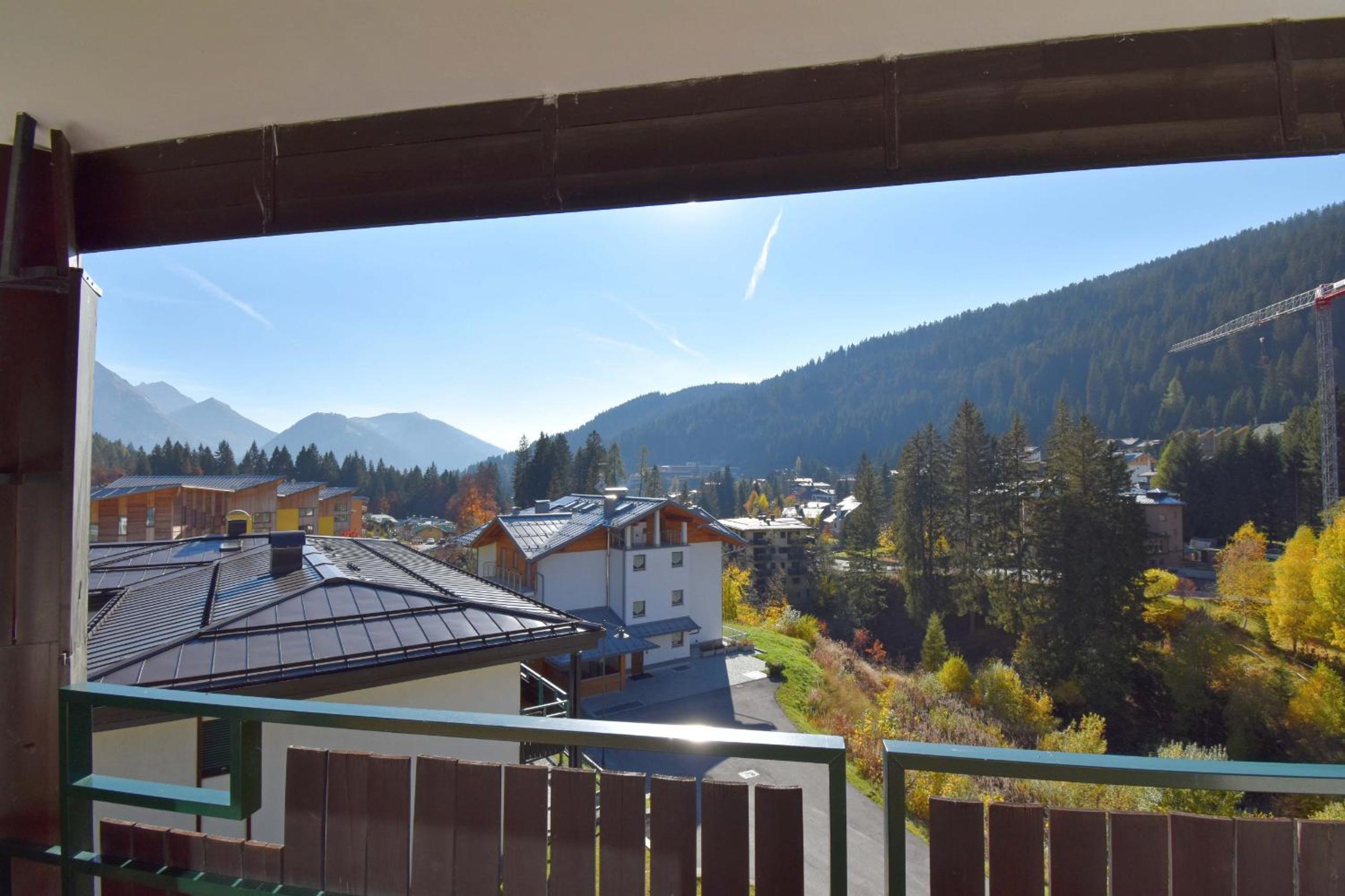 Apartment with Balcony photo 2