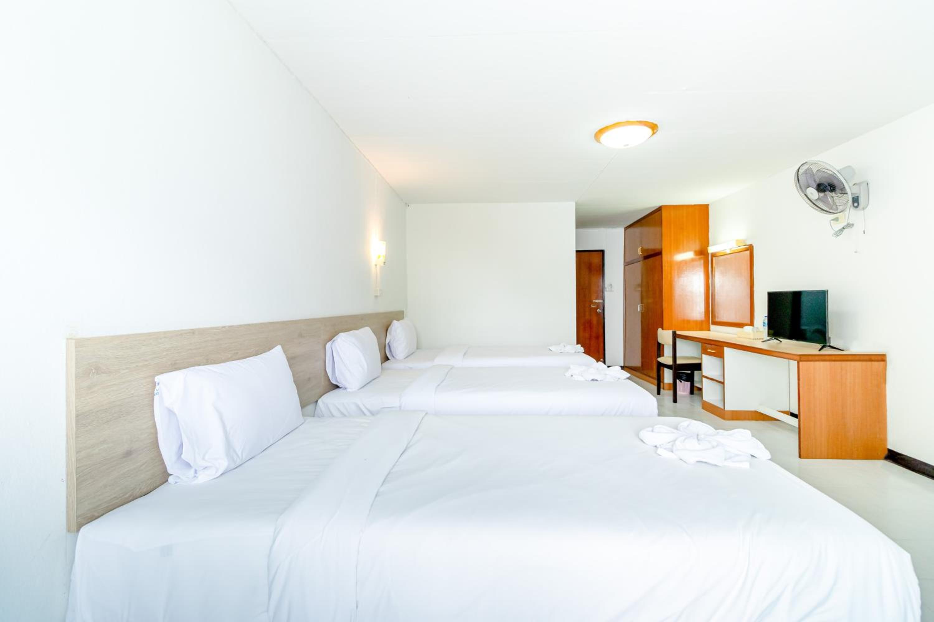 Deluxe Triple Room - Photo 7