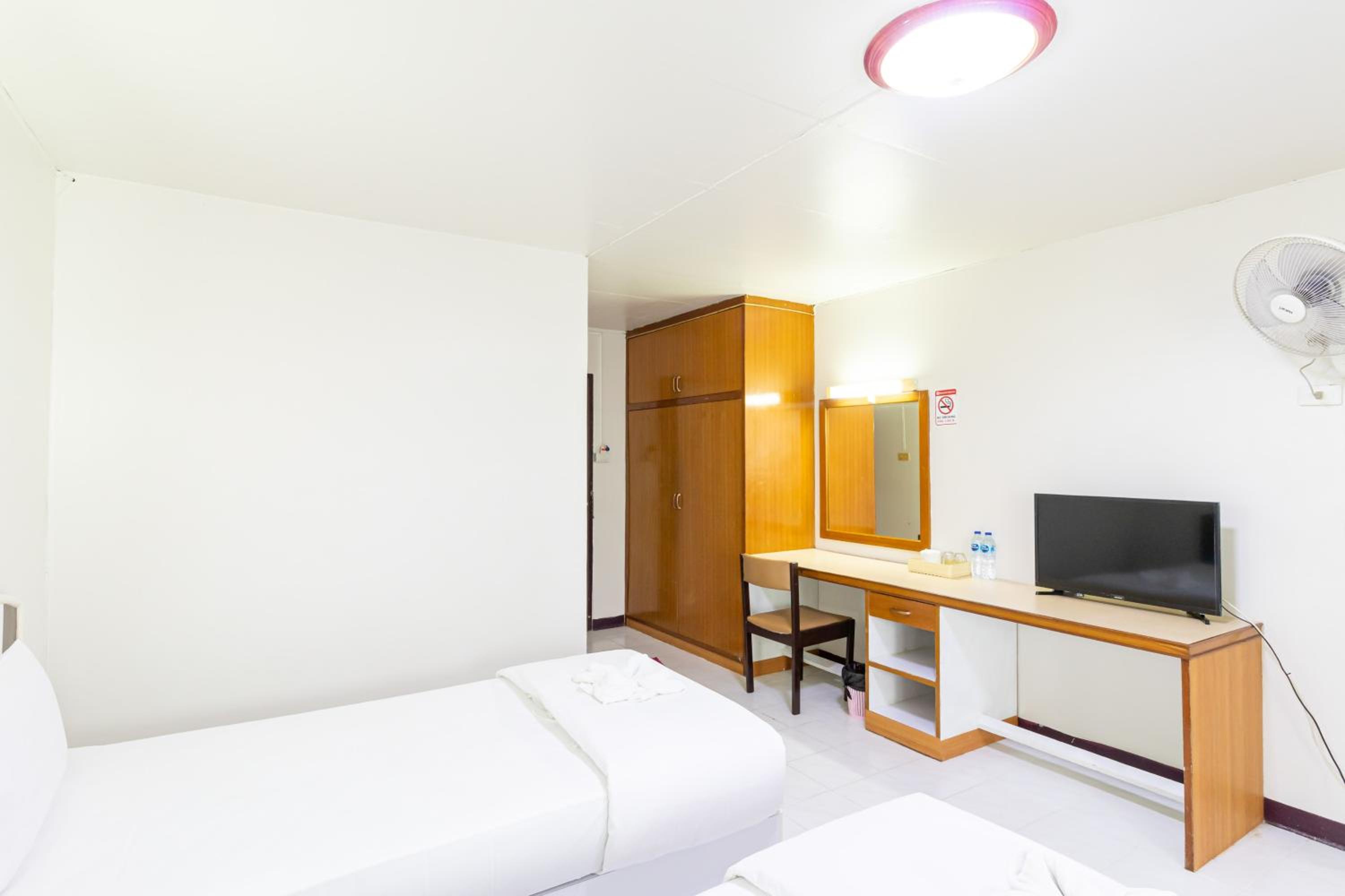 Deluxe Twin Room - Photo 6
