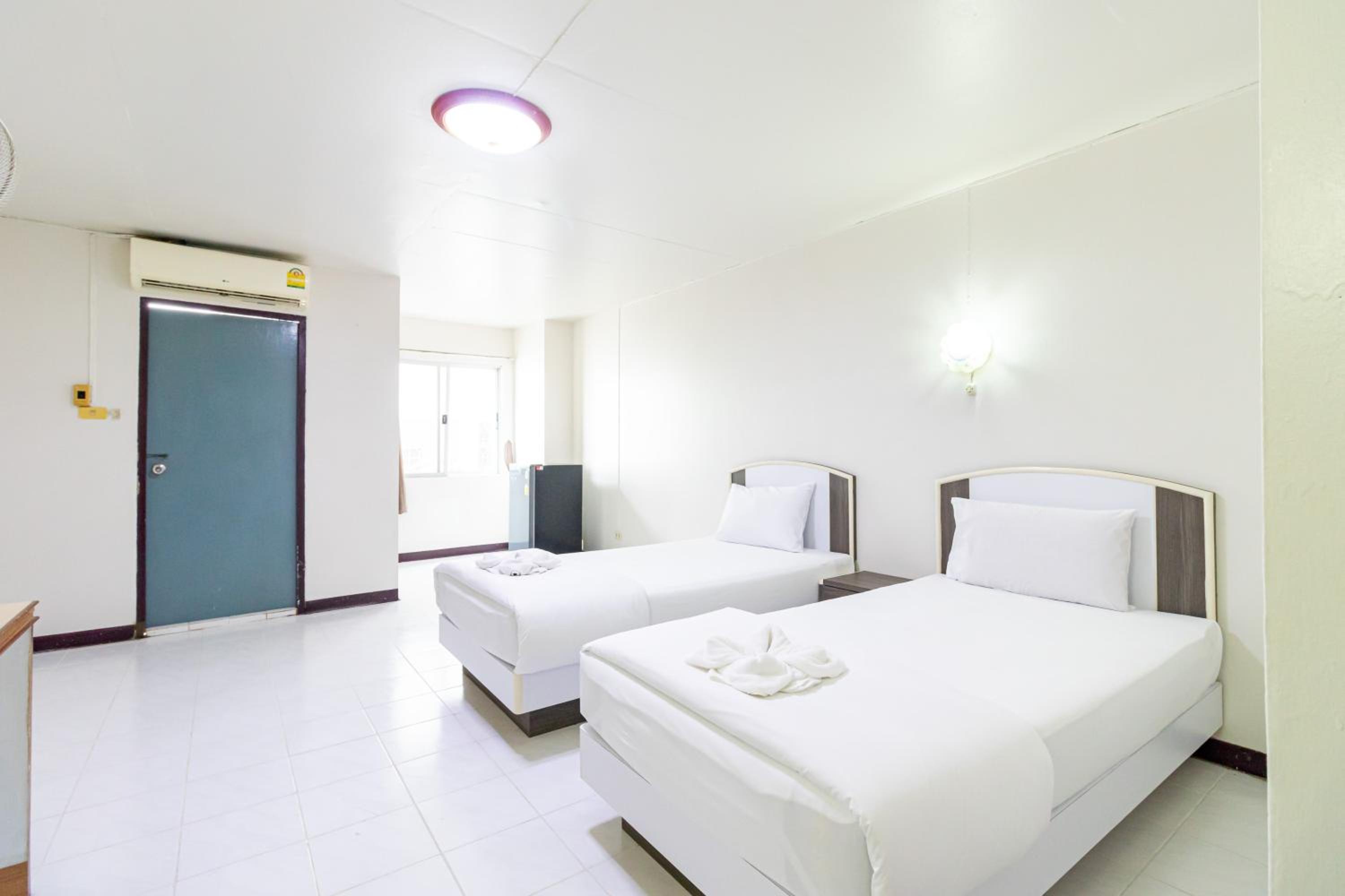 Deluxe Twin Room - Photo 1