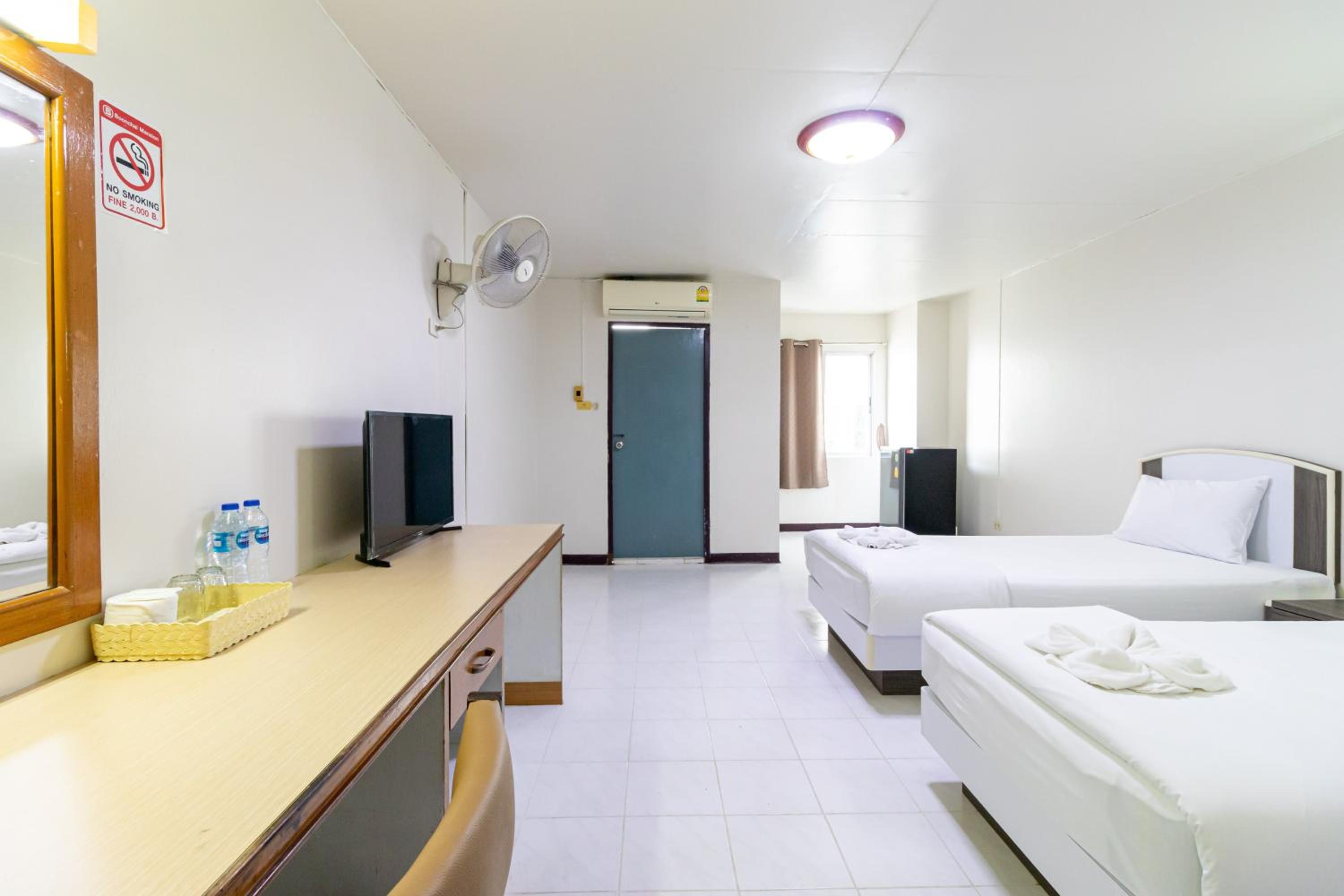 Deluxe Twin Room - Photo 9