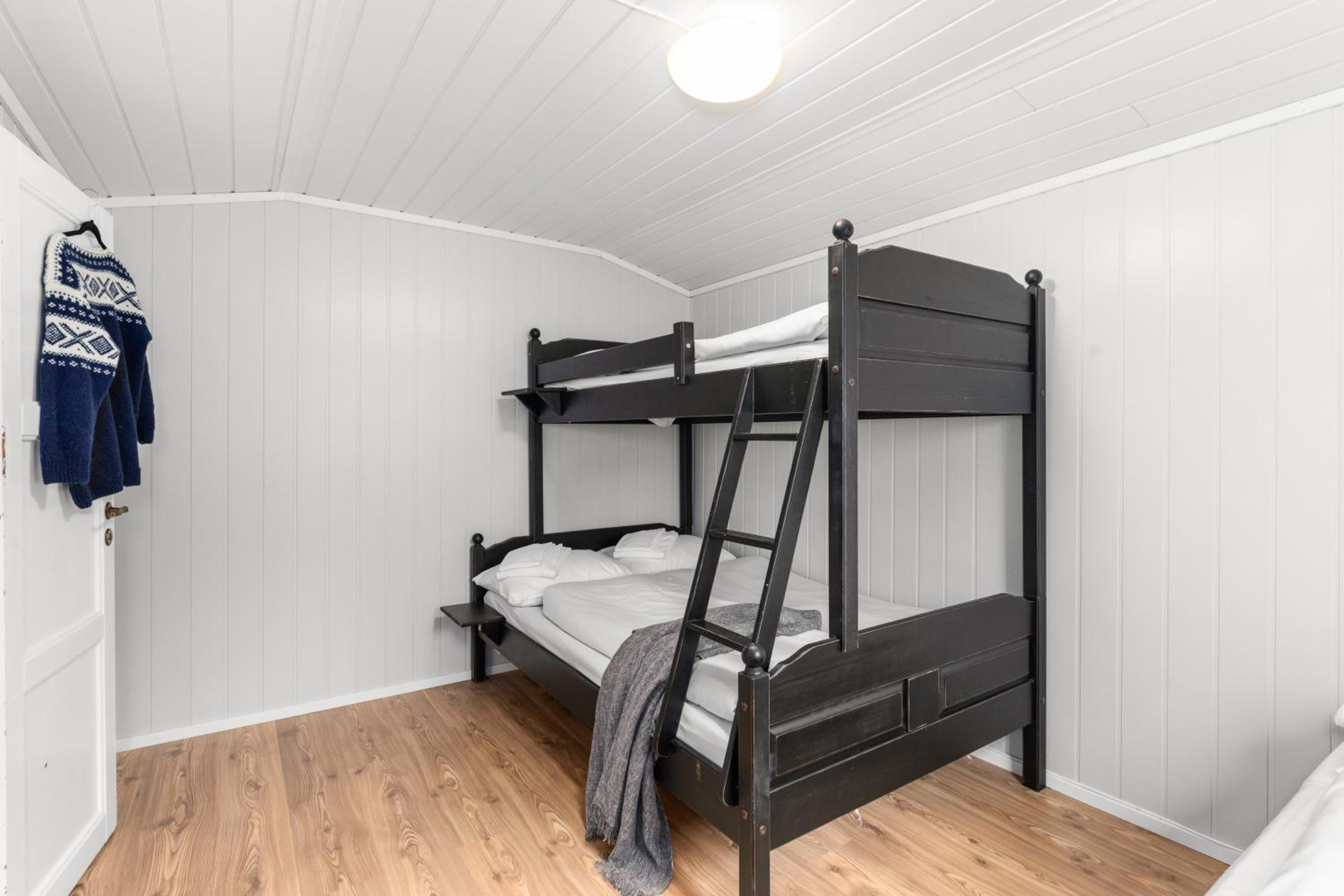 One-Bedroom Cottage - Photo 6
