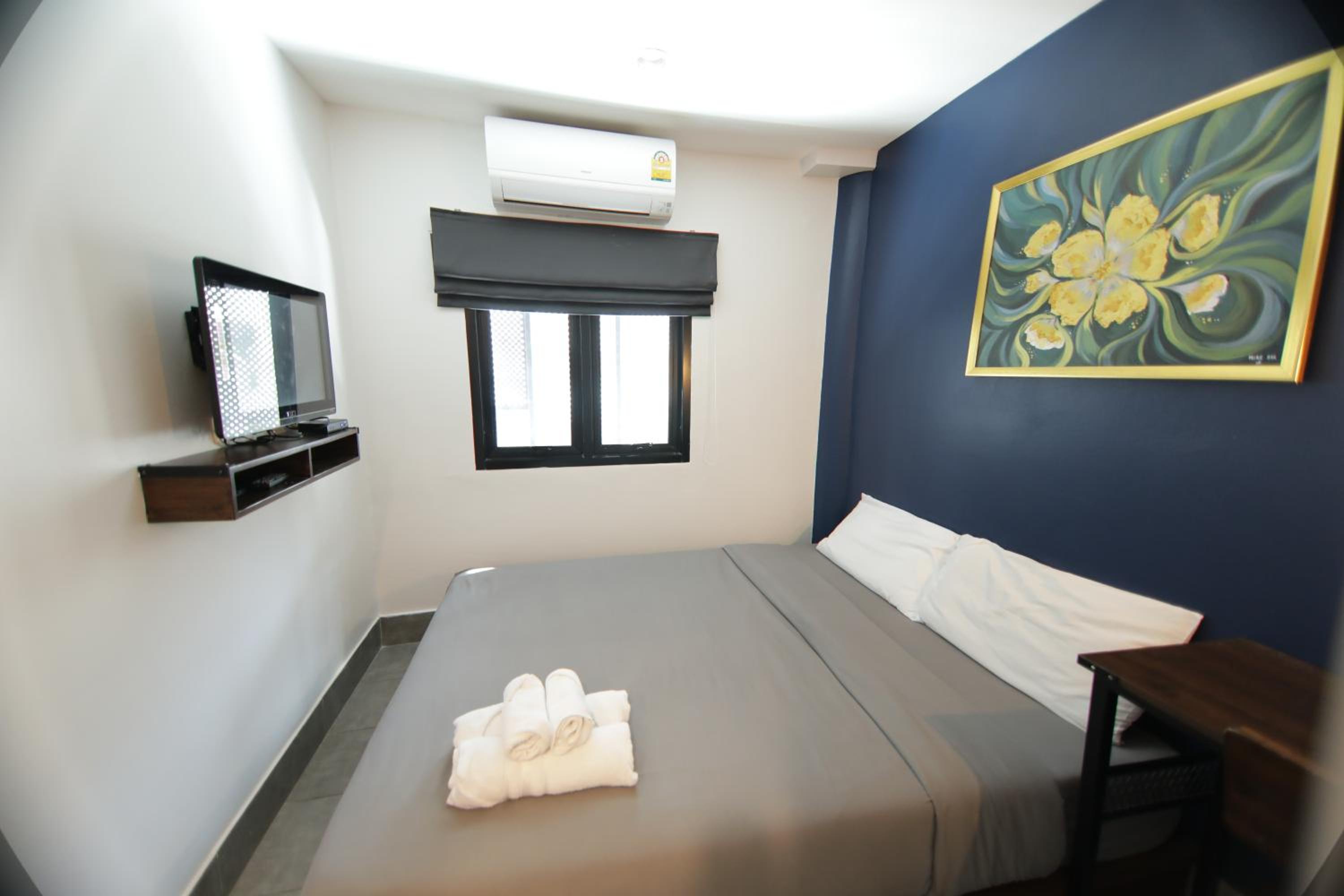 Standard Double Room - Photo 13