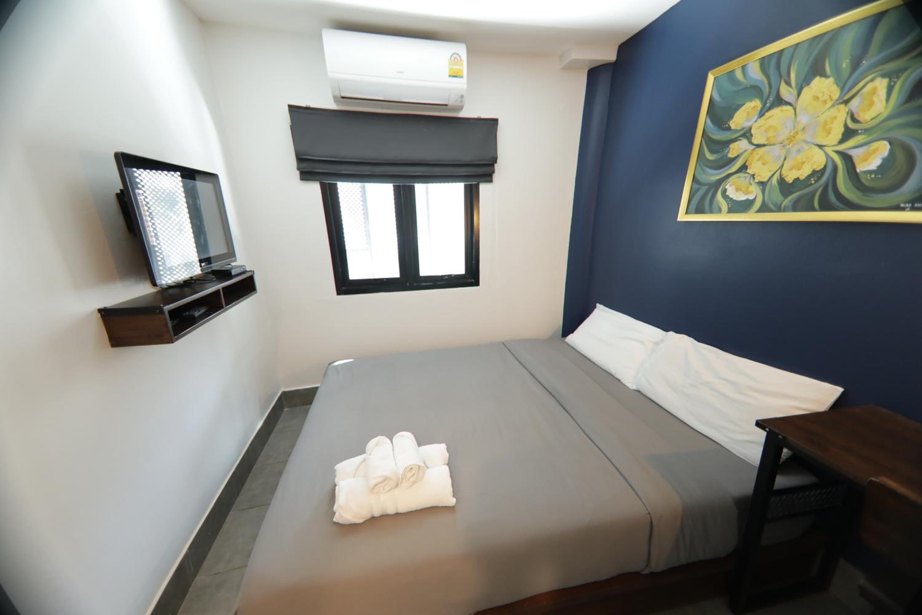 Standard Double Room - Photo 16