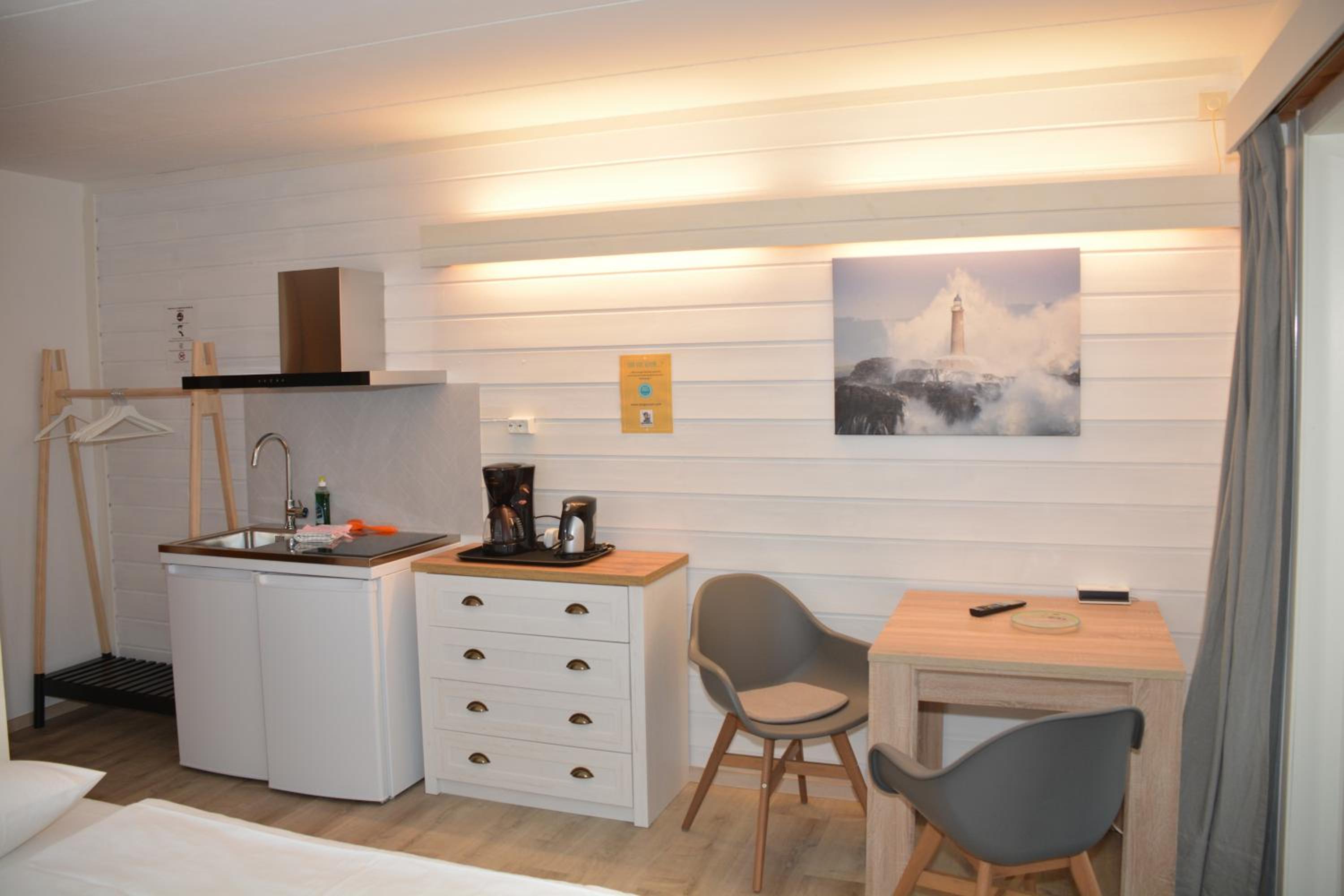 Double or Twin Room with Sea View photo 3