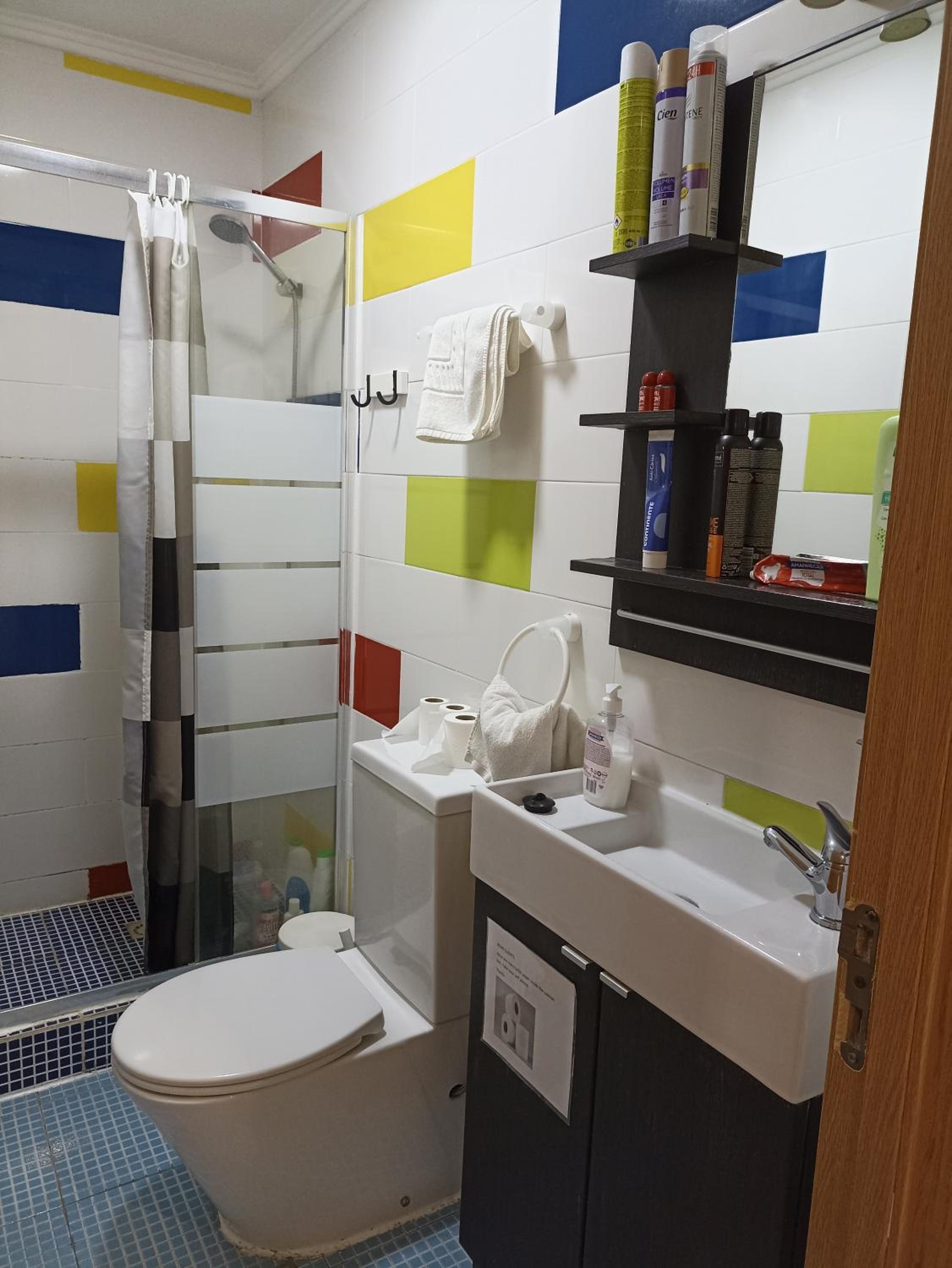 Single Room with Shared Shower and Toilet photo 3