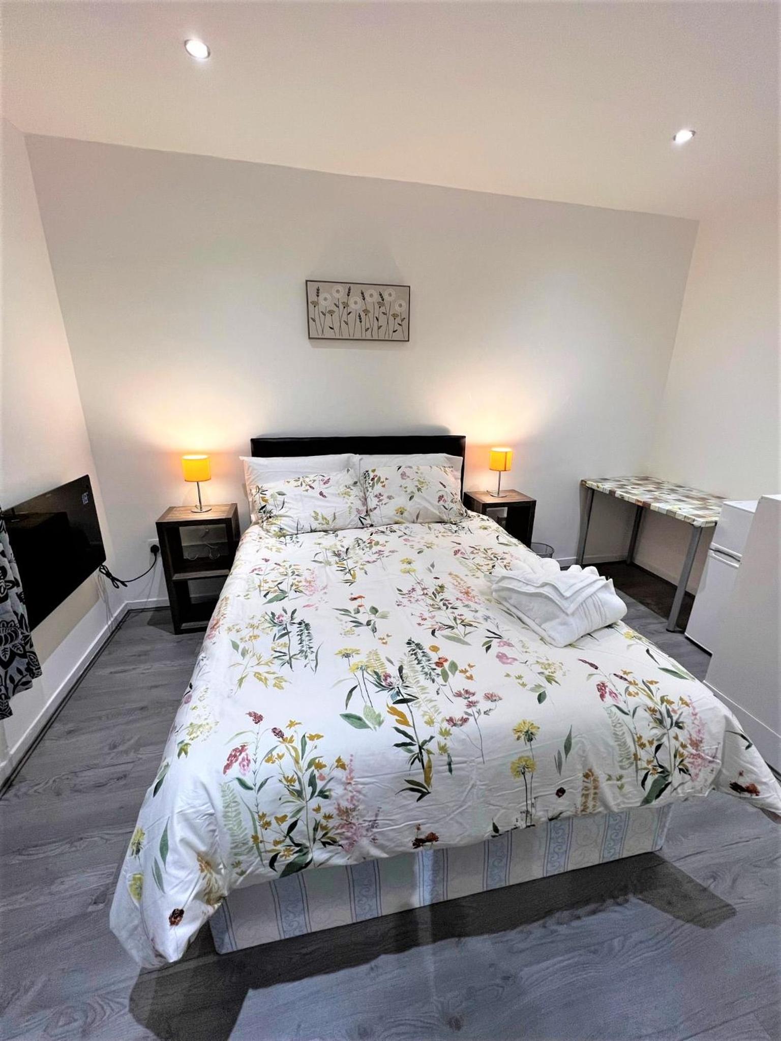 Double Room with Shared Bathroom photo 3