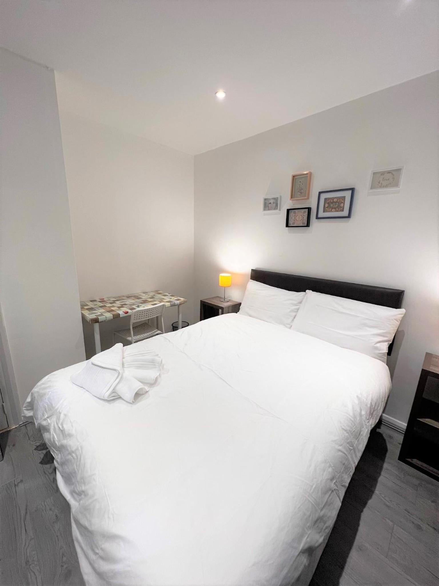 Double Room with Shared Bathroom photo 2