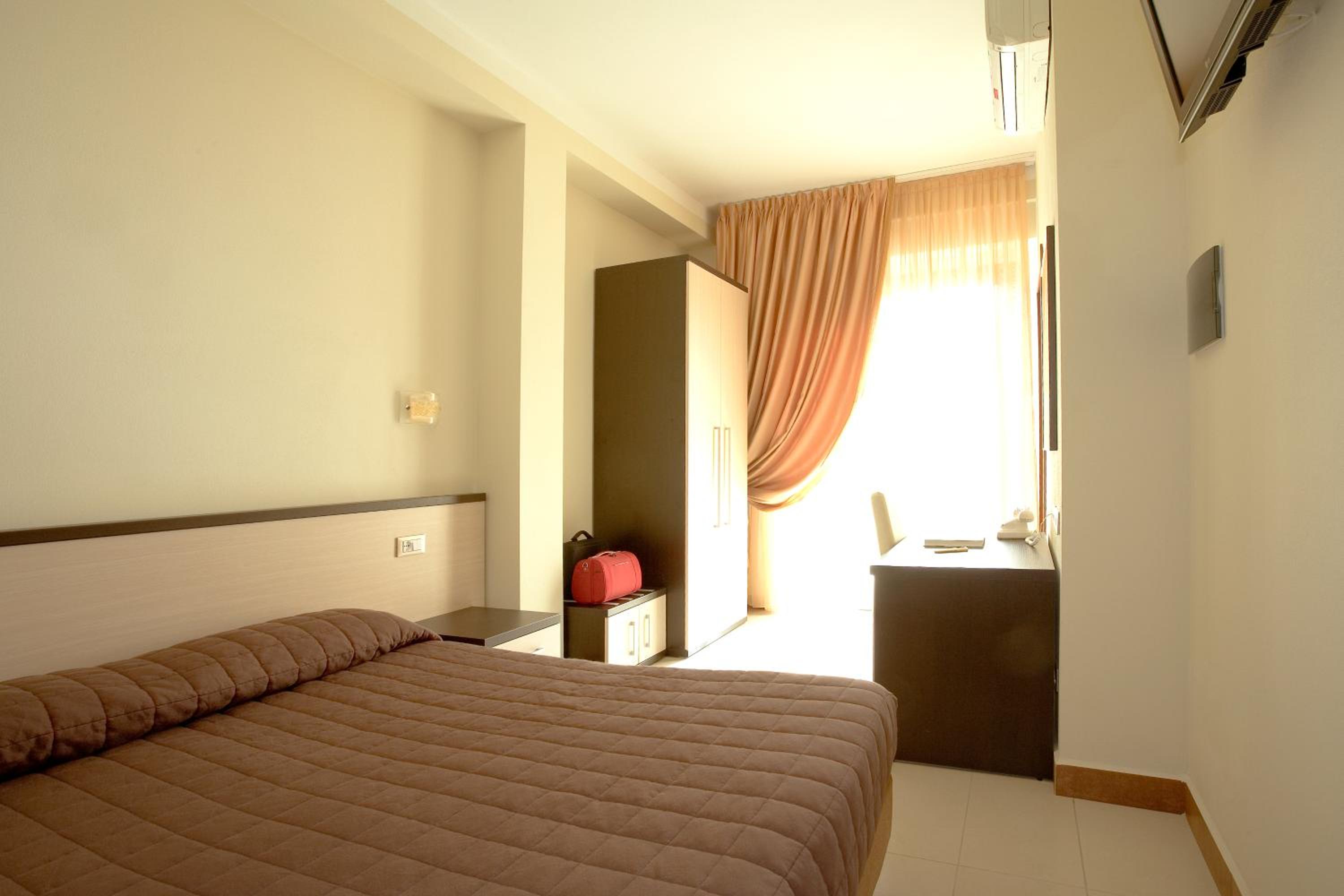 Standard Double Room photo 3