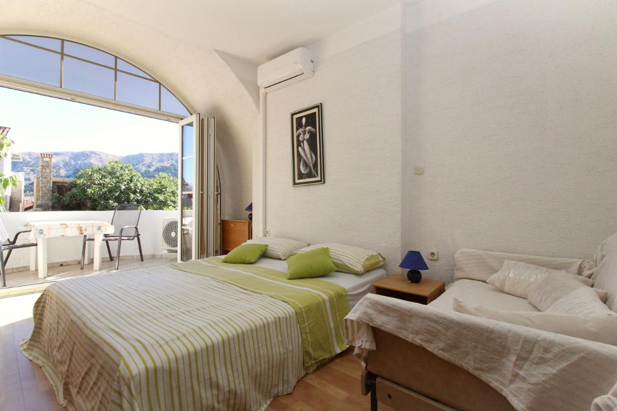 Studio with Balcony