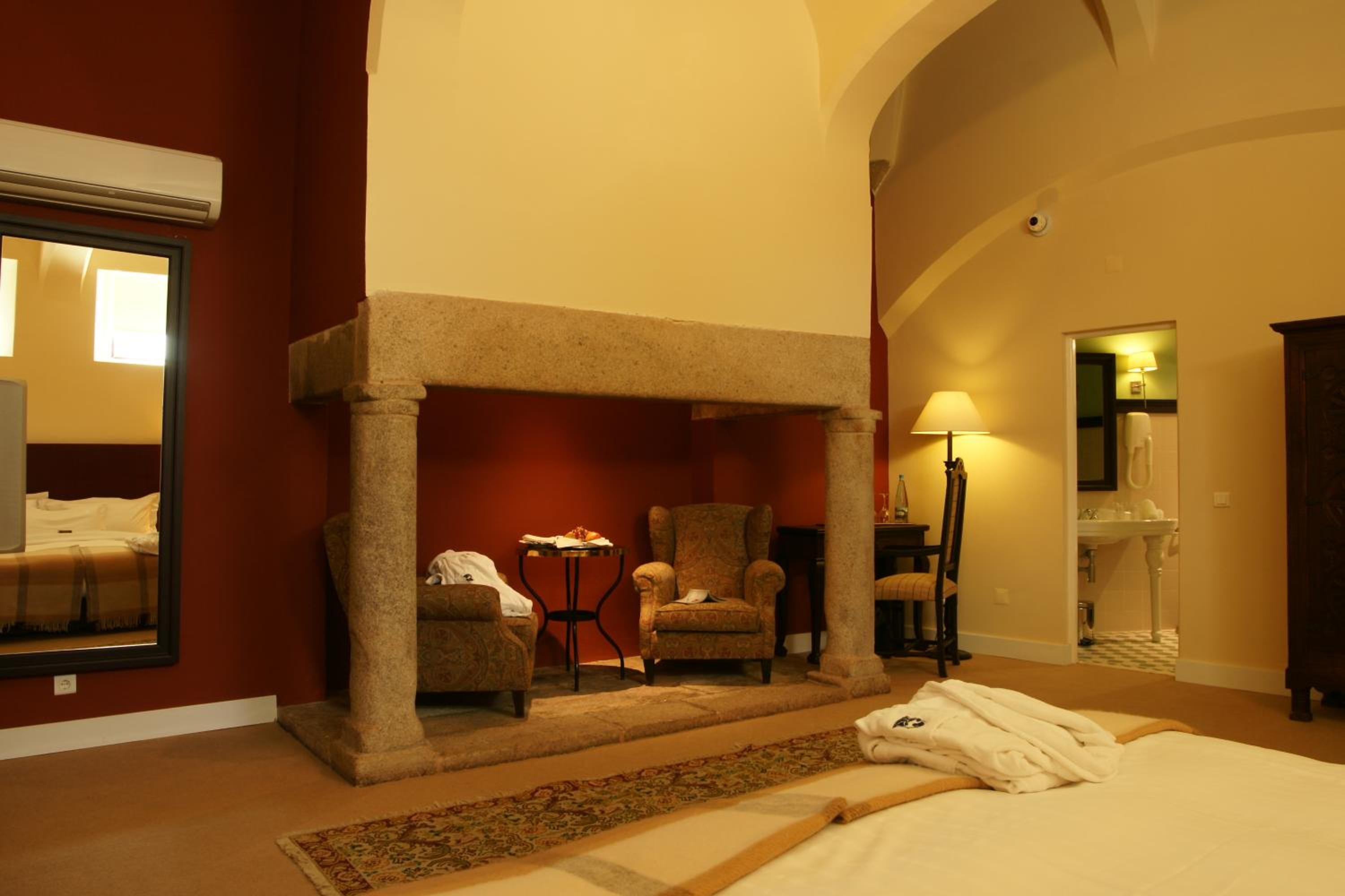 Superior Family Room - Photo 6