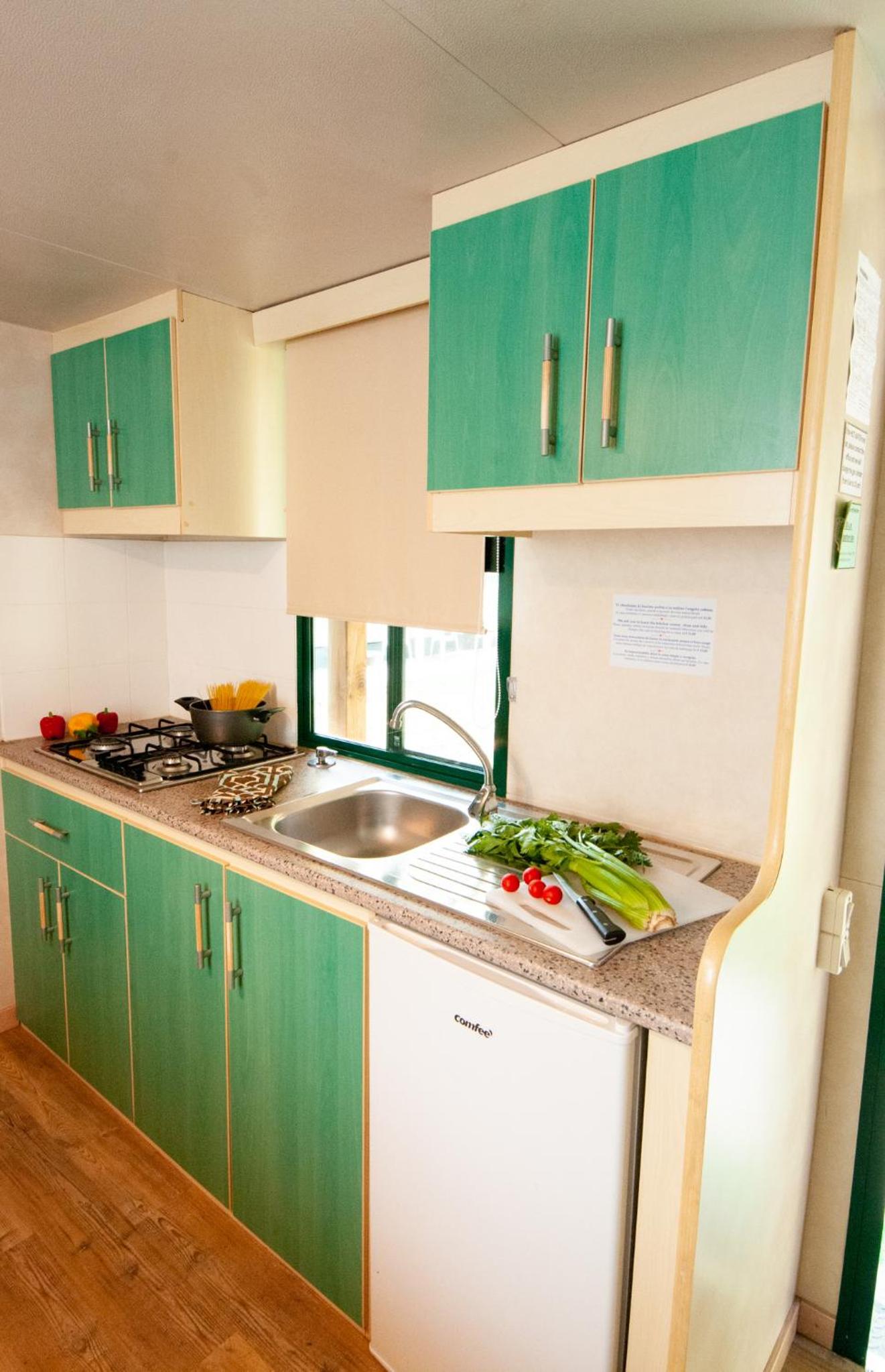 Economy Mobile Home with Private Bathroom and Kitchen