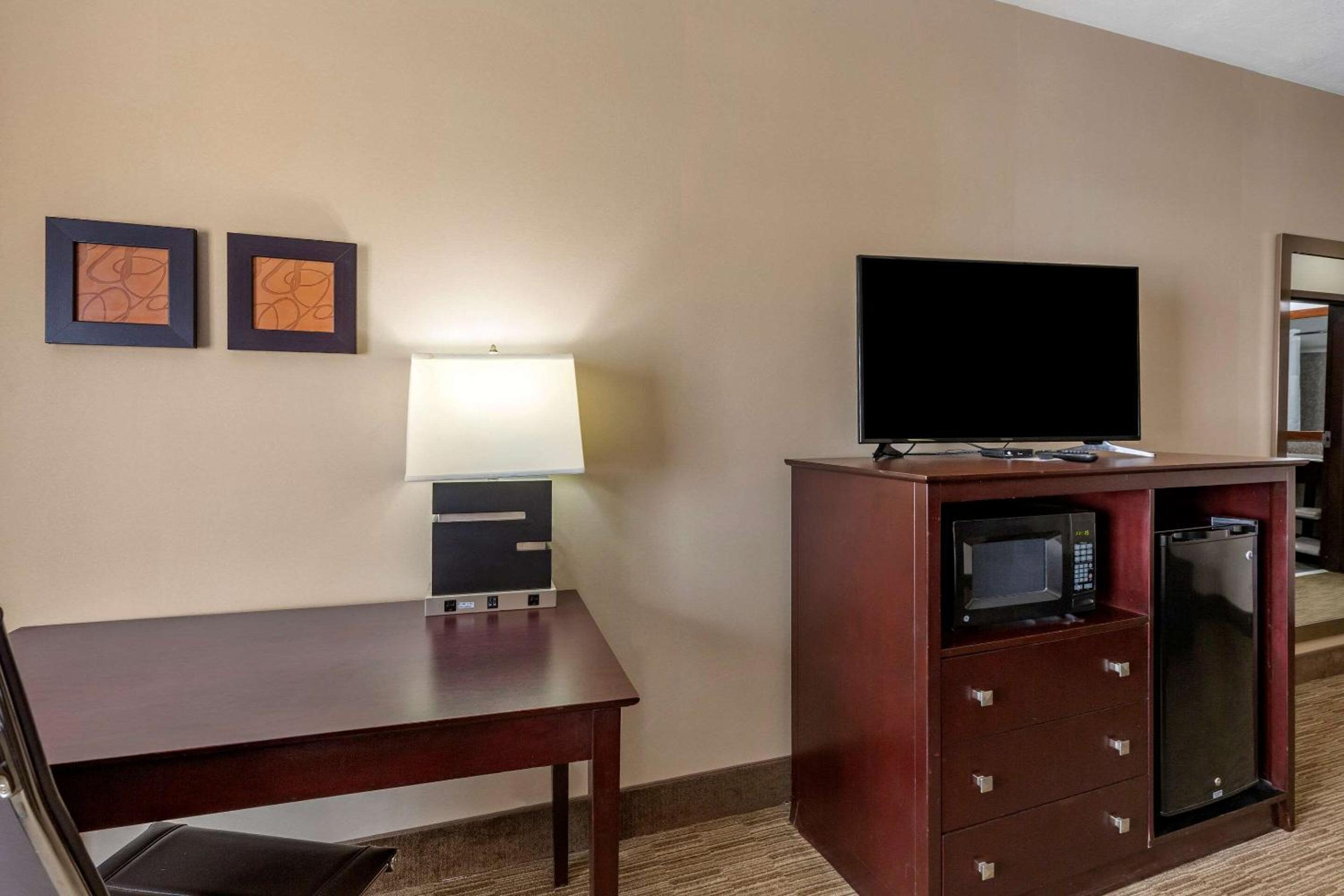 Suite with Two Double Beds - Accessible/Non-Smoking - Photo 2
