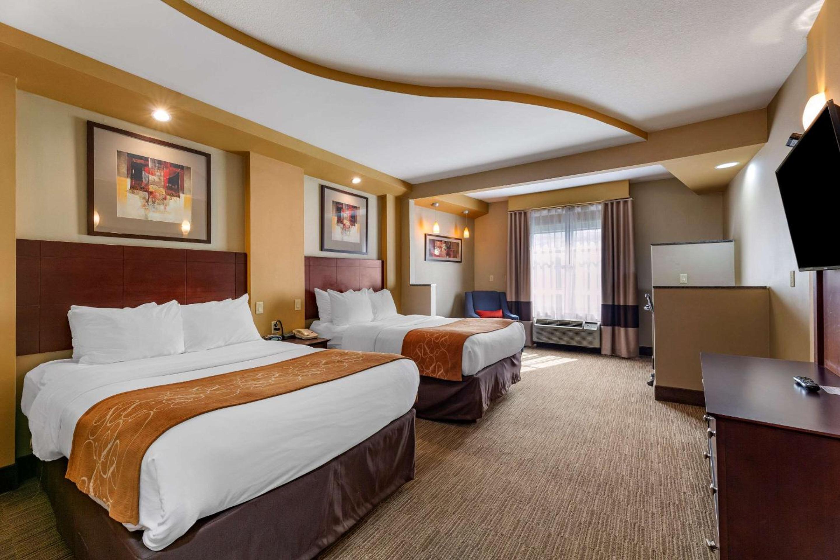 Suite with Two Double Beds - Non-Smoking - Photo 2