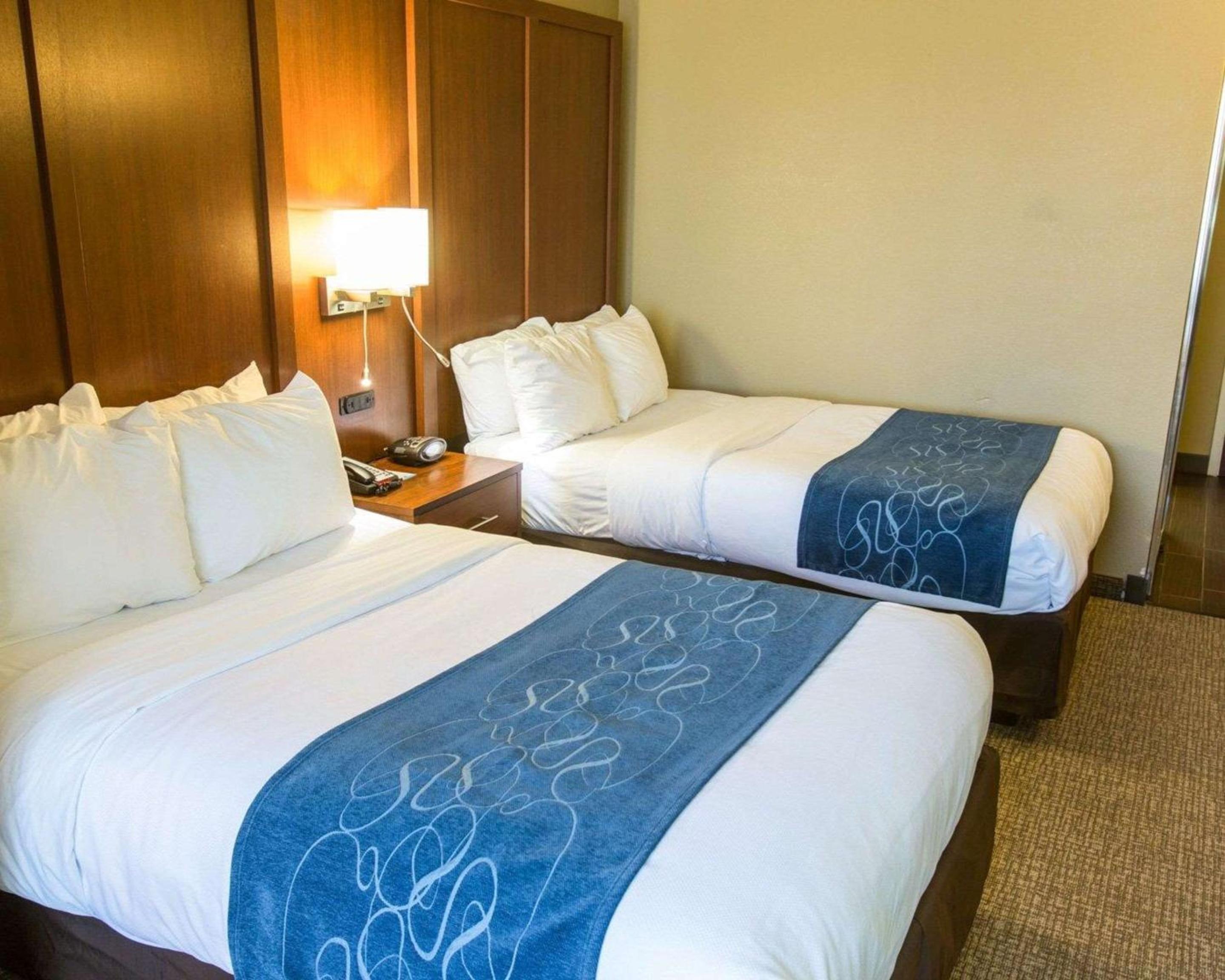 Double Suite with Two Double Beds - Non-Smoking - Photo 1