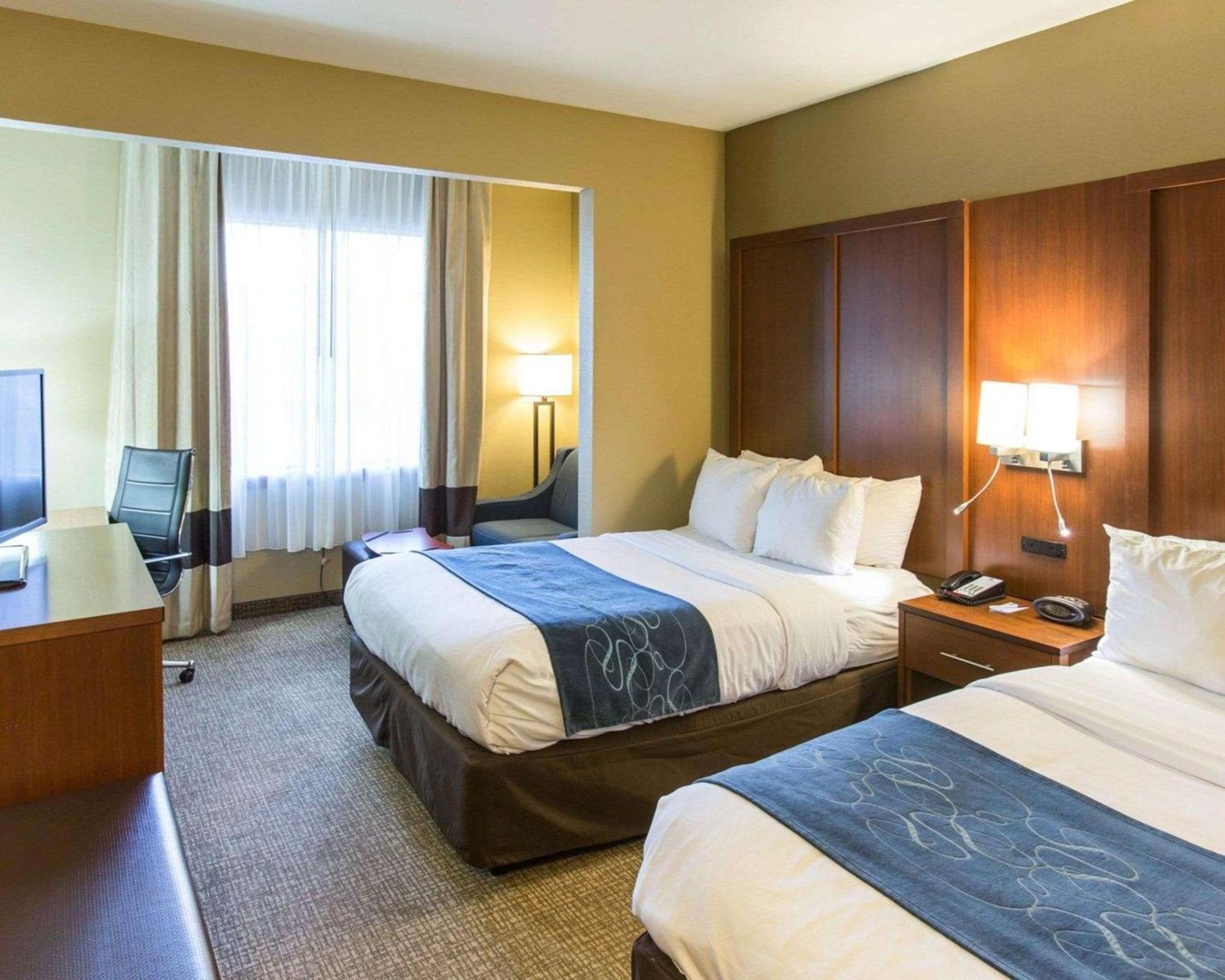 Double Suite with Two Double Beds - Non-Smoking - Photo 3