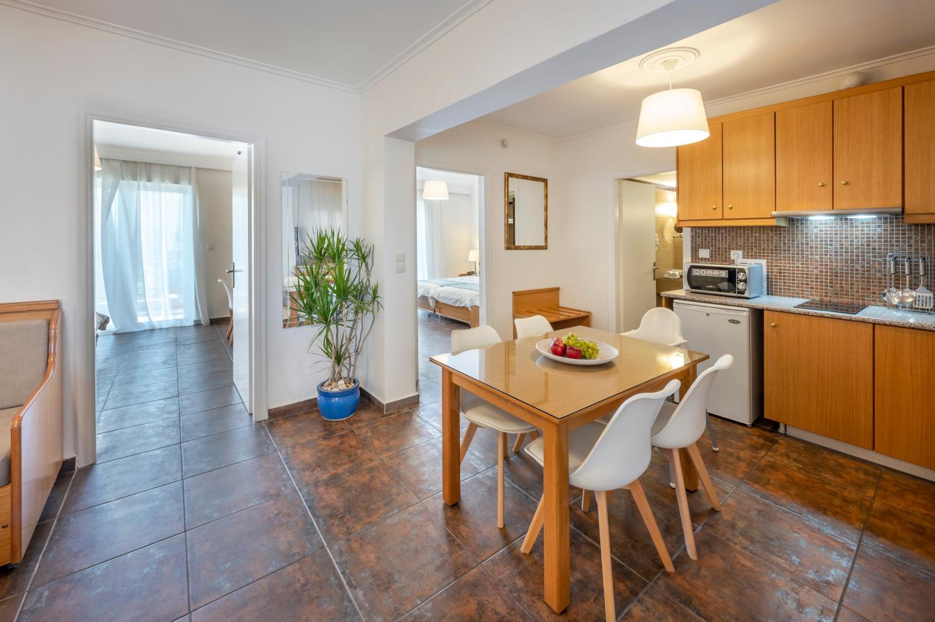 Family Suite Apartment - Photo 3