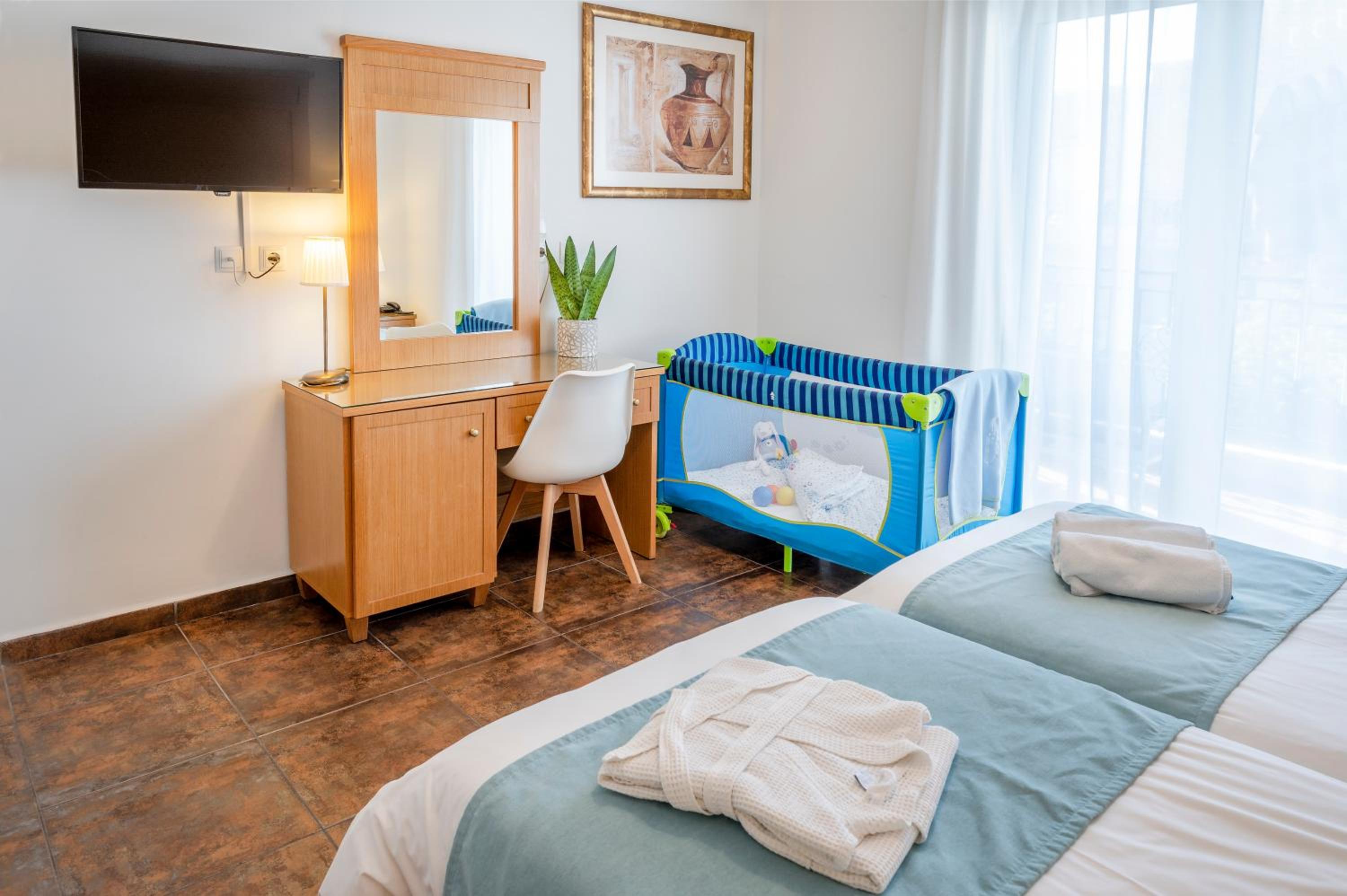 Family Suite Apartment - Photo 5