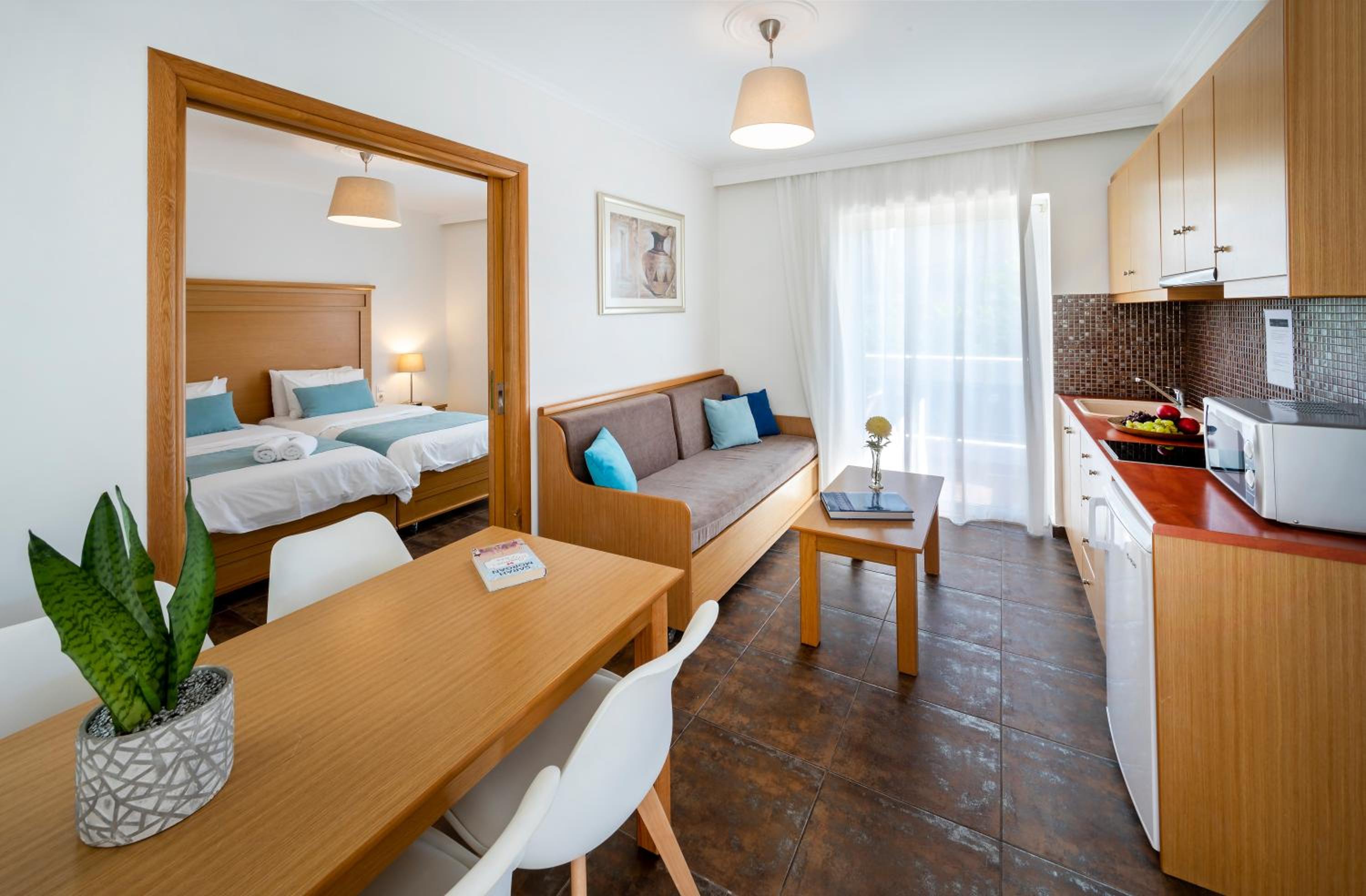 Family Suite Apartment - Photo 6