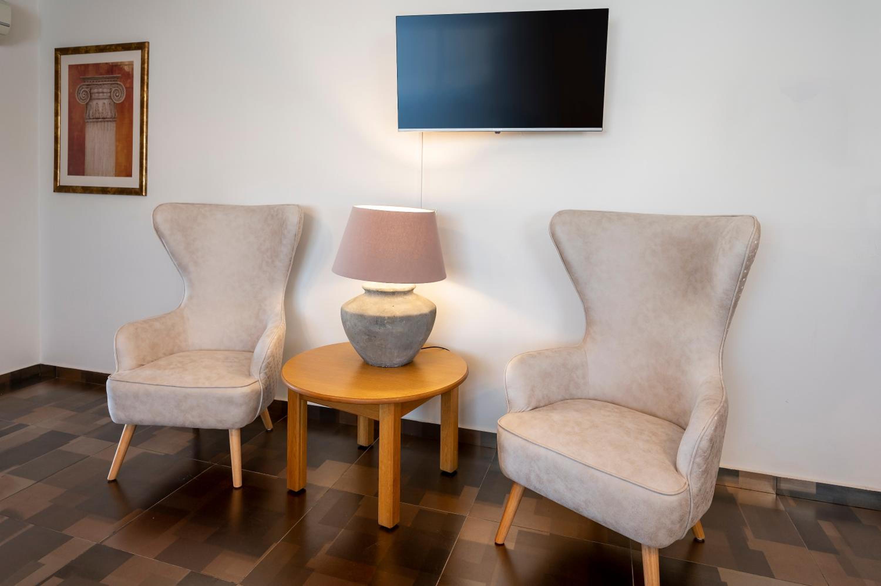 Superior King Suite - Photo 8