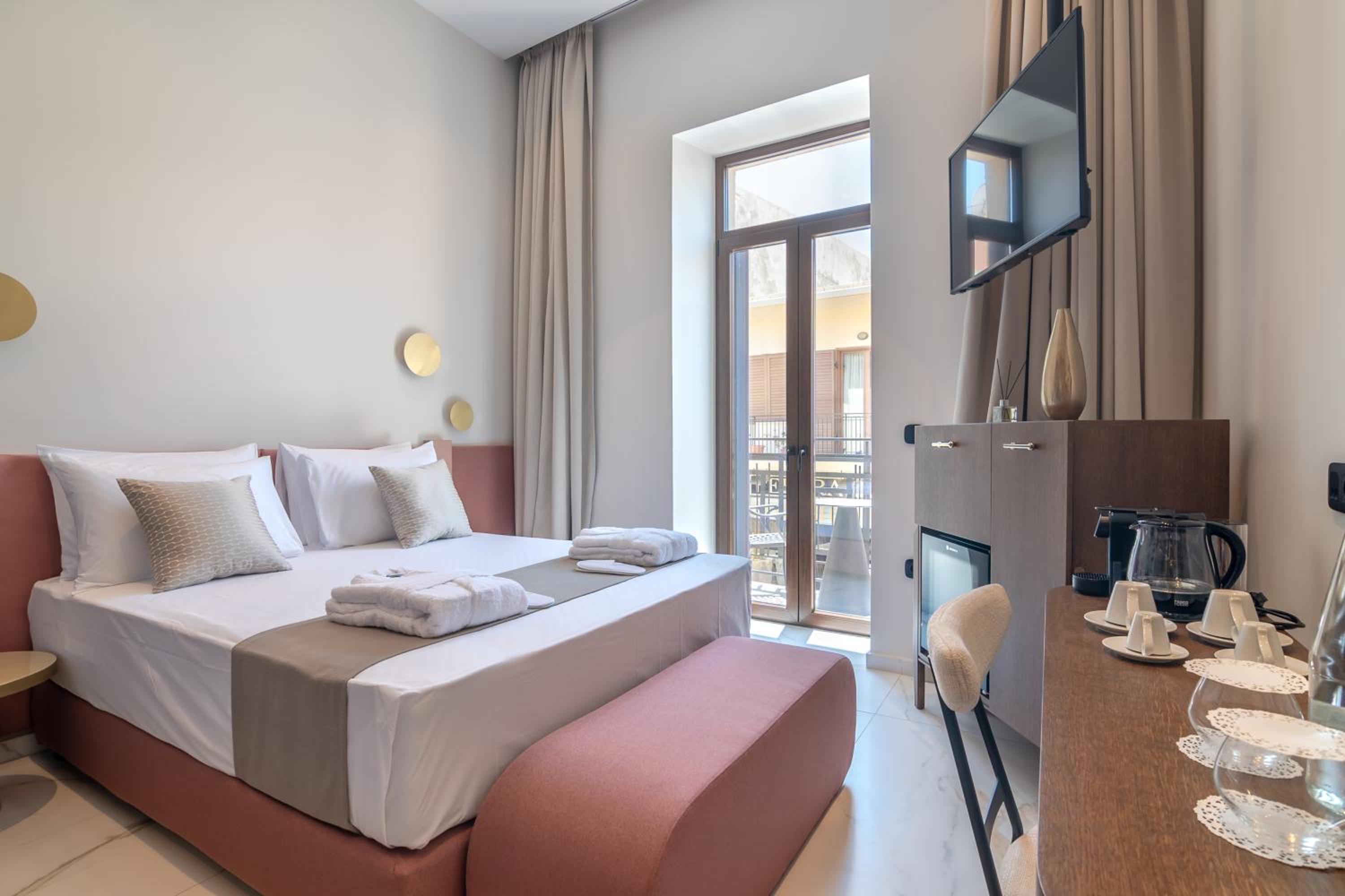 Superior Suite with Indoor Jacuzzi - City View