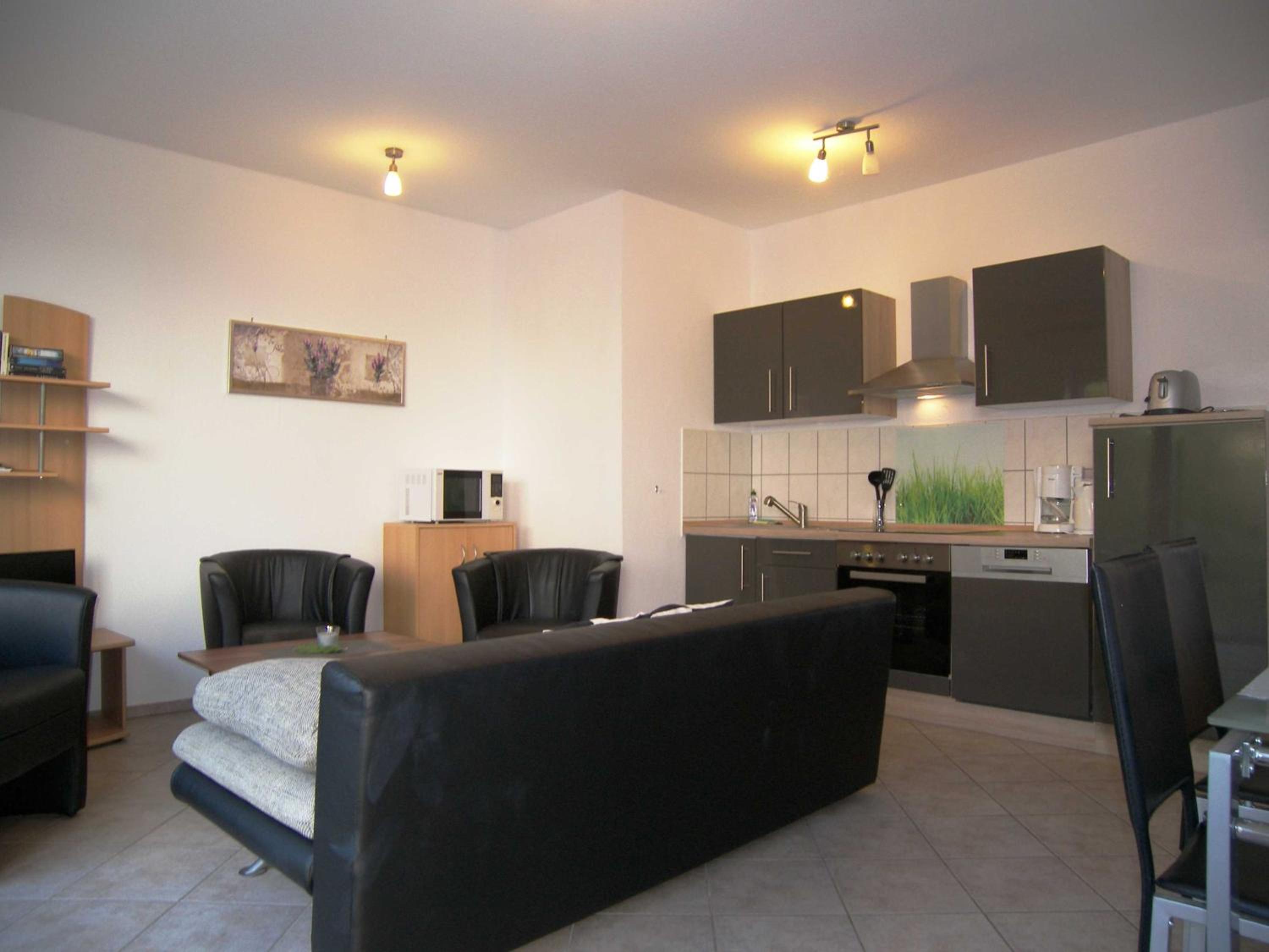 Two-Bedroom Apartment with Shower photo 3
