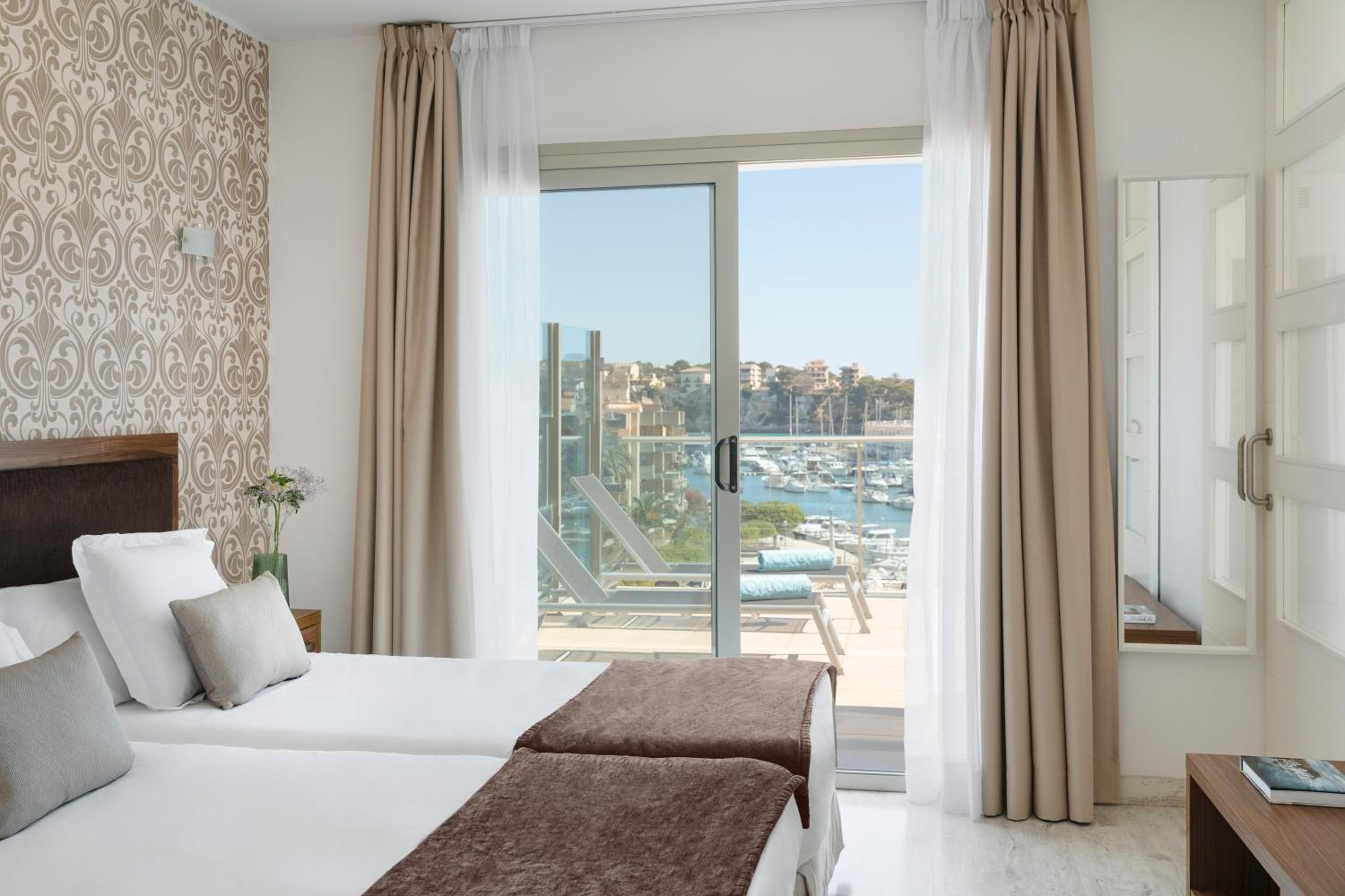 Apartamento de un dormitorio superior con vista al puerto