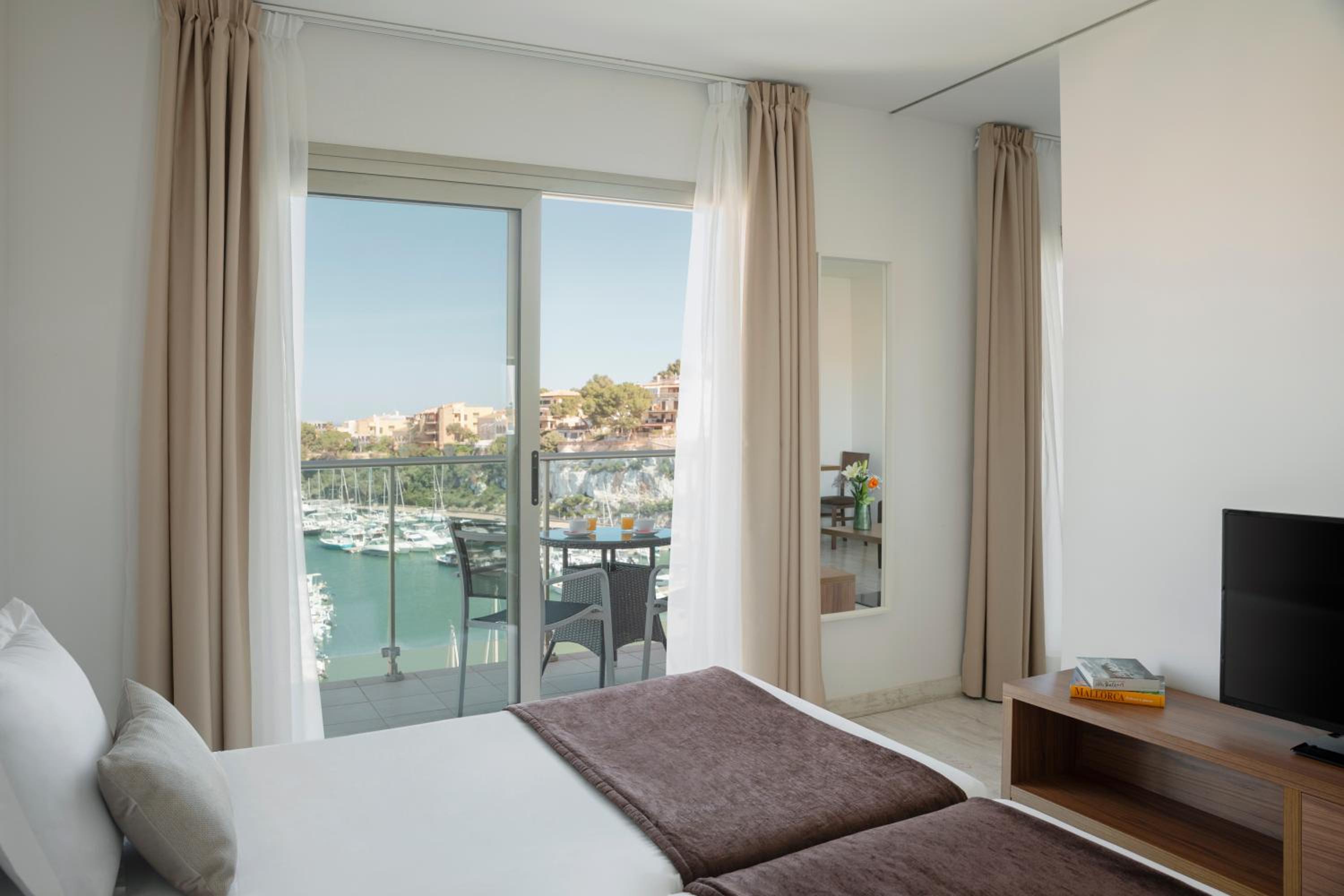 Apartamento de dos habitaciones con vista al puerto