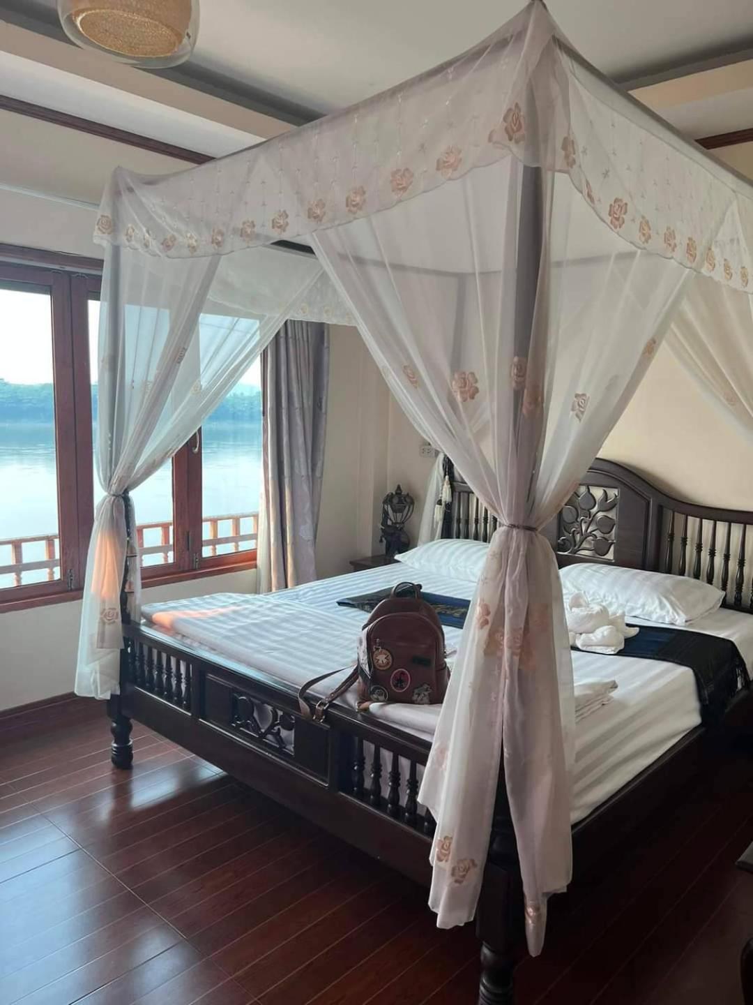Suite with River View - Photo 1