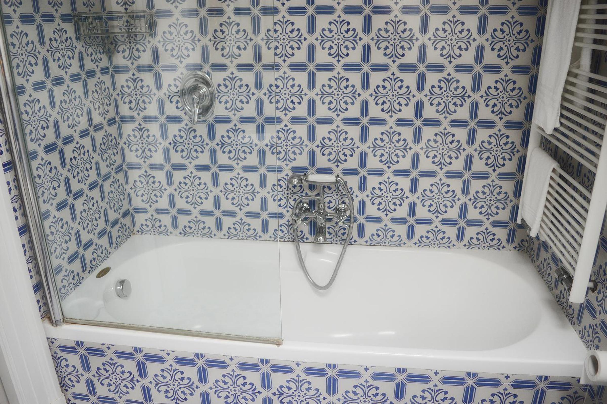 Standard Double Room - Photo 7