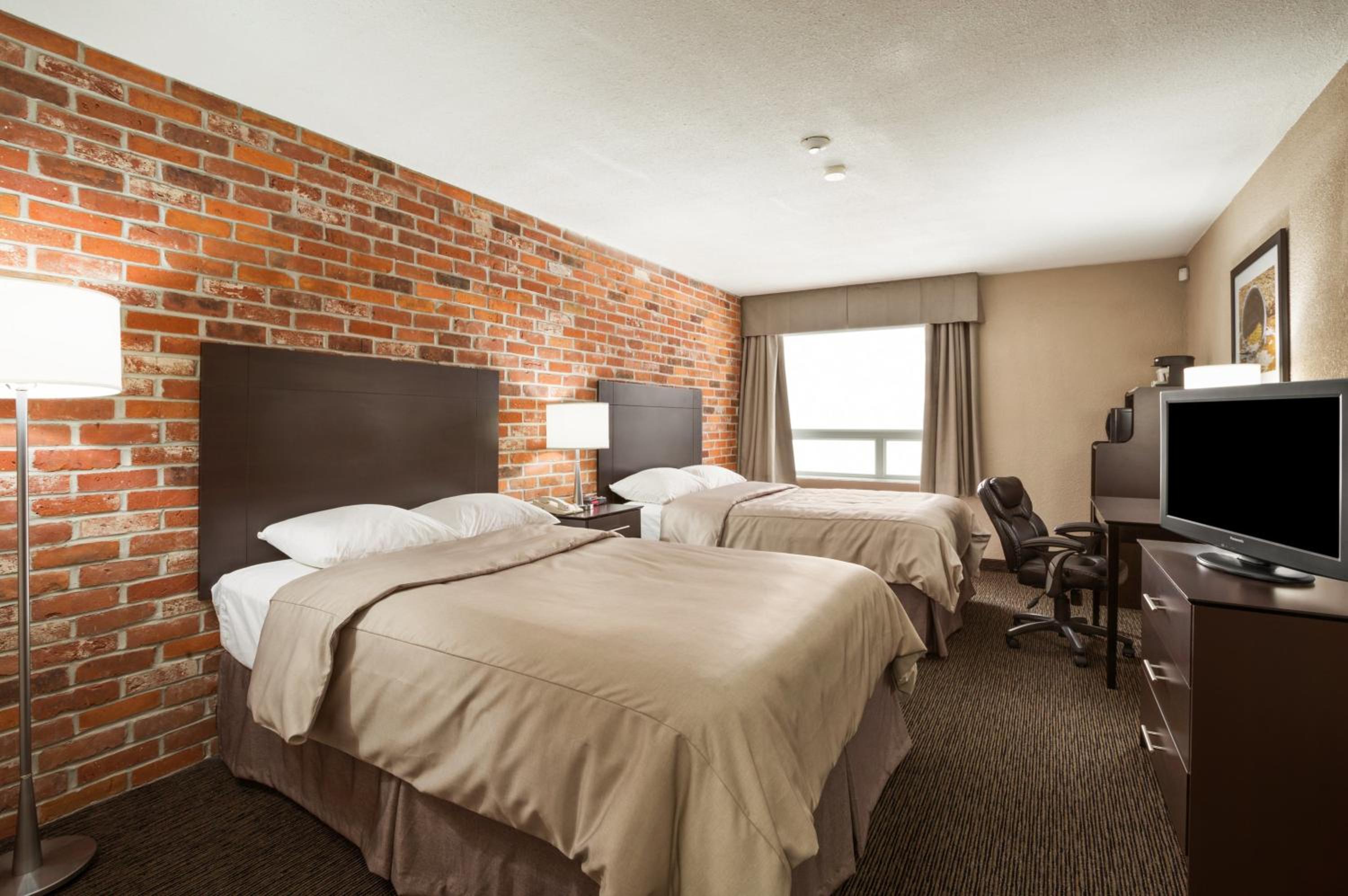 Double Room with Two Double Beds - Non-Smoking - Photo 2