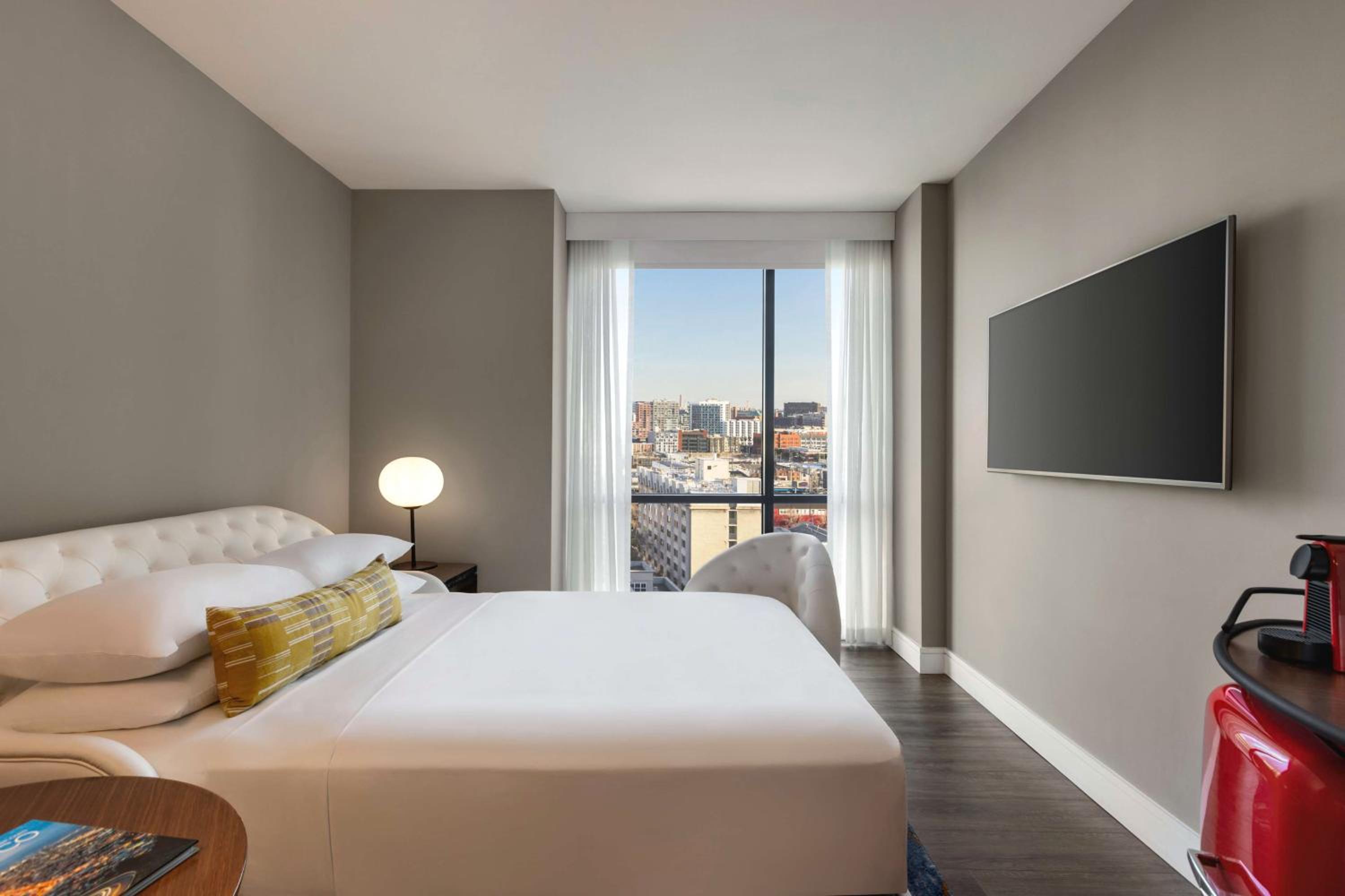 Queen Room with City View photo 1