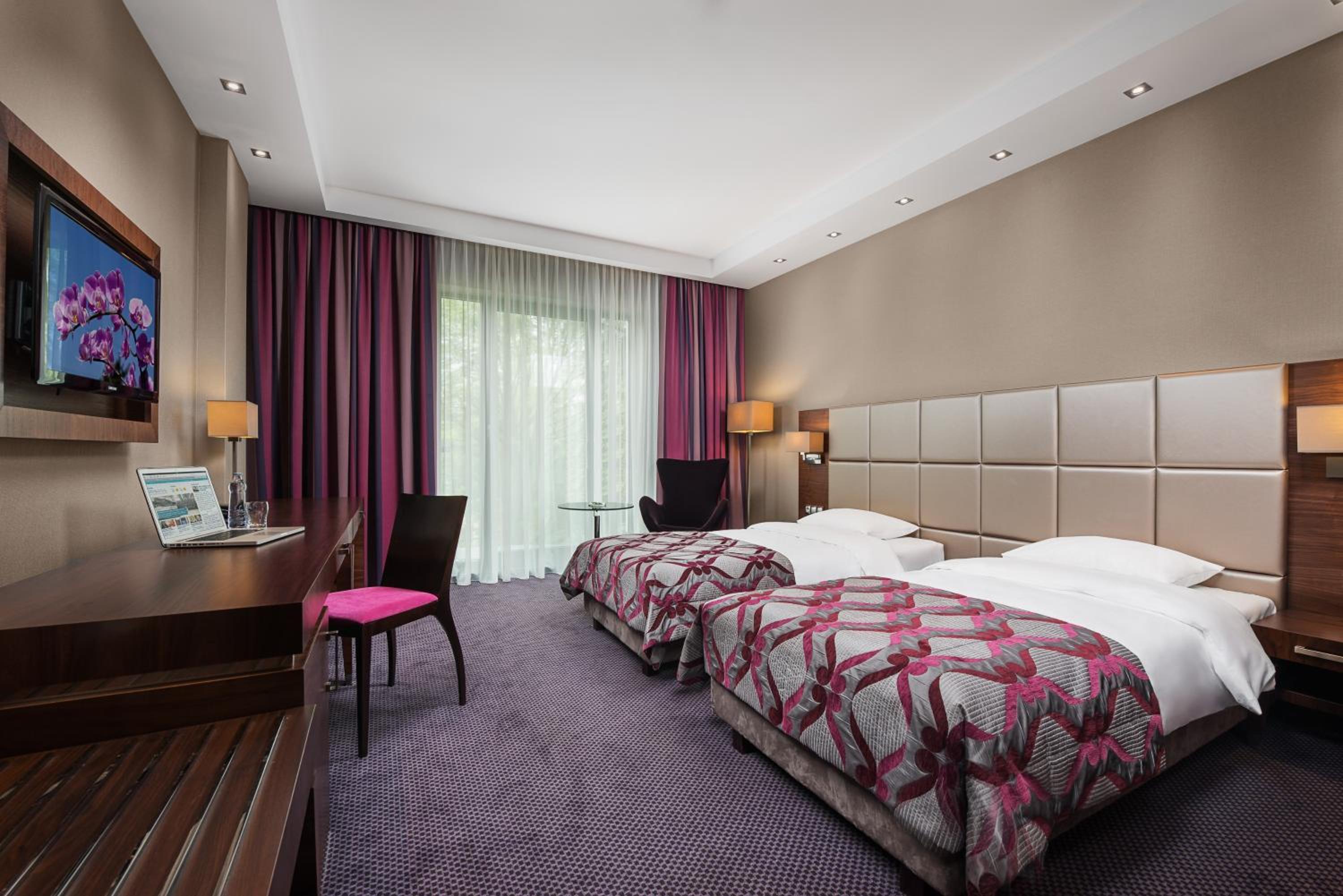 Business Twin Room - Photo 2