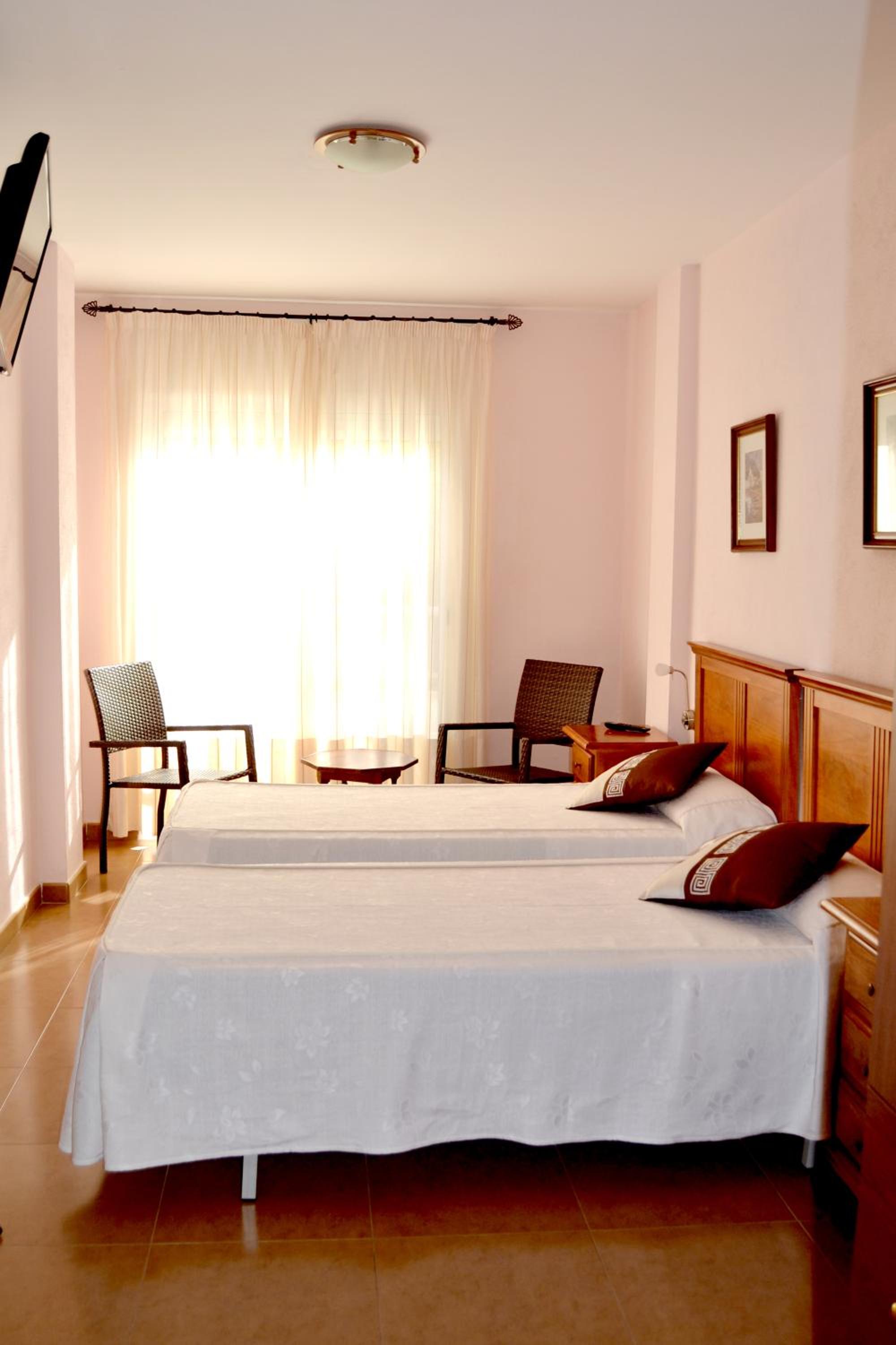 Double or Twin Room - Photo 3