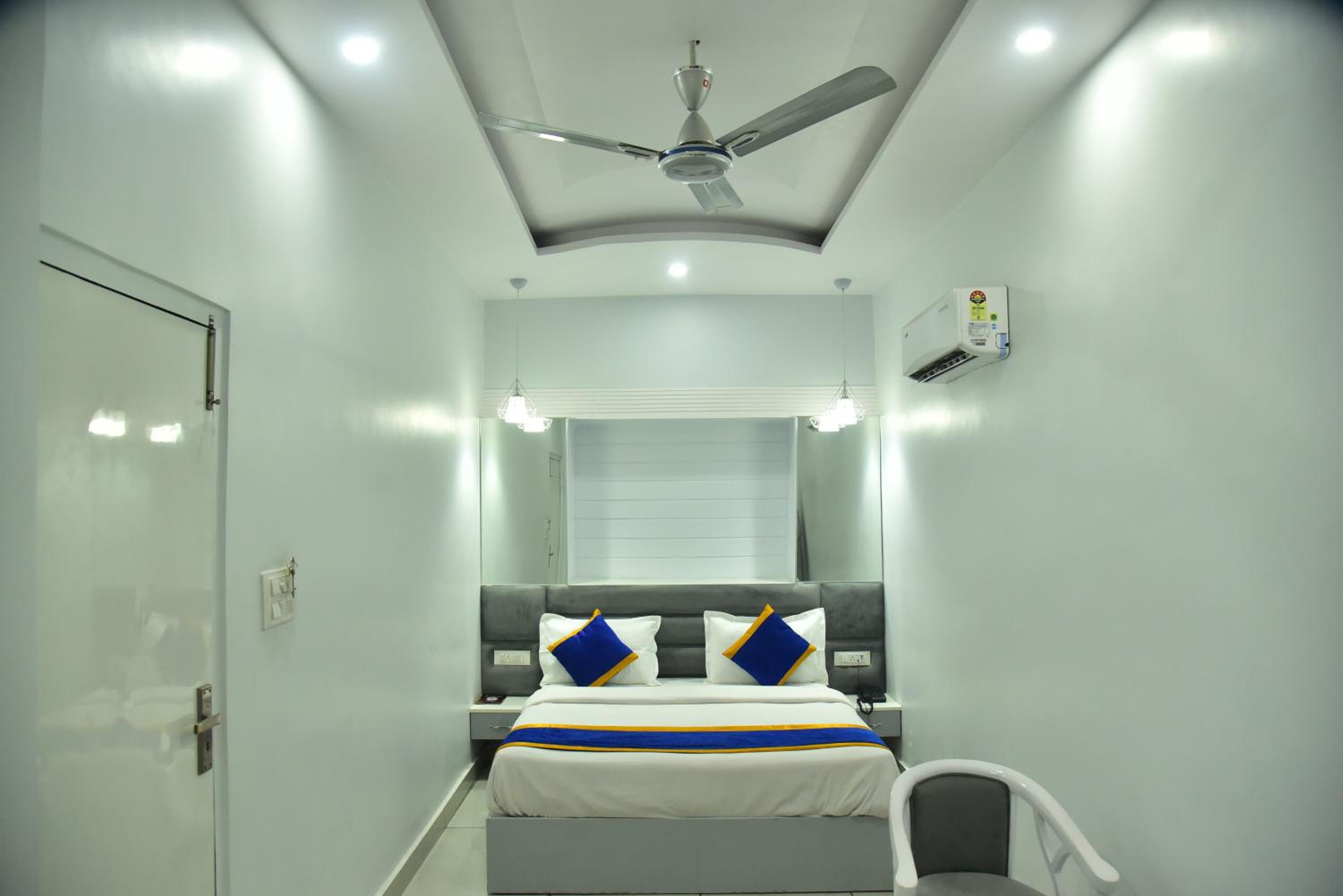 Deluxe Double Room - Photo 1