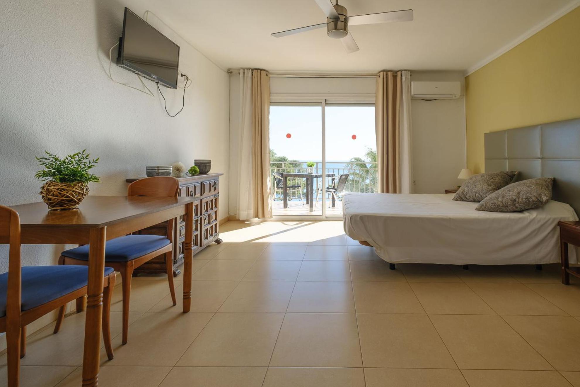 Estudio con vista al mar
