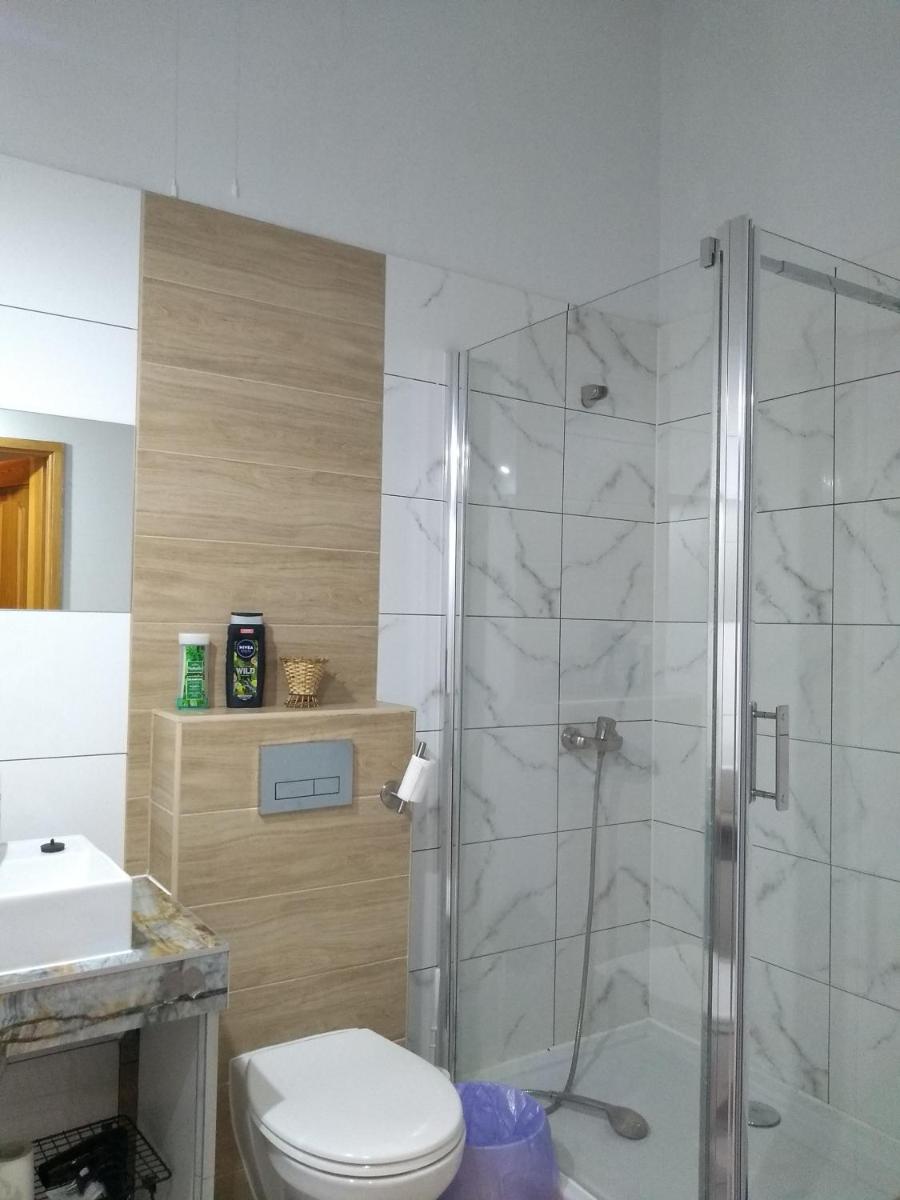 Economy Triple Room - Photo 14